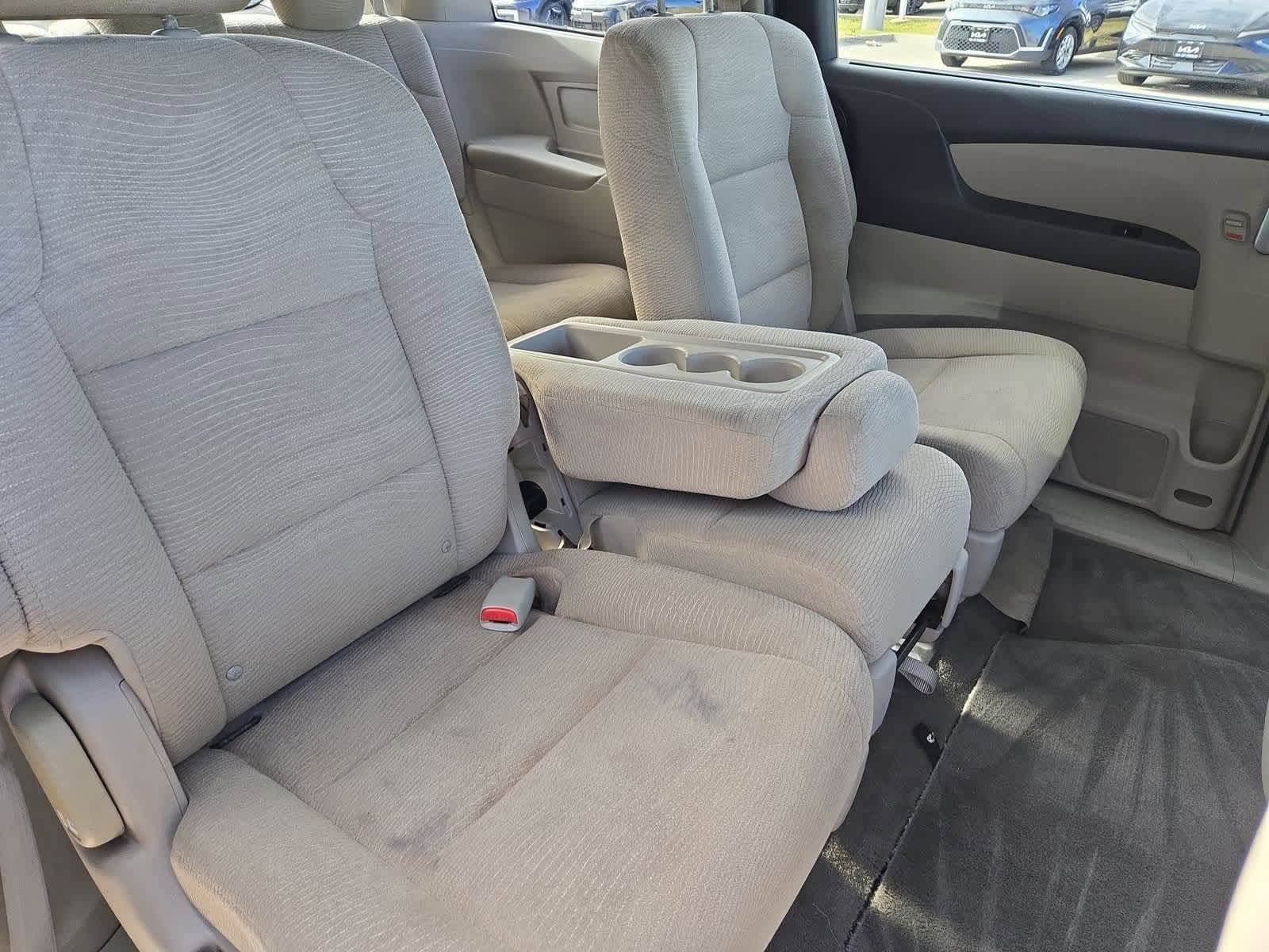 Thumbnail: 2012 Honda Odyssey - 19