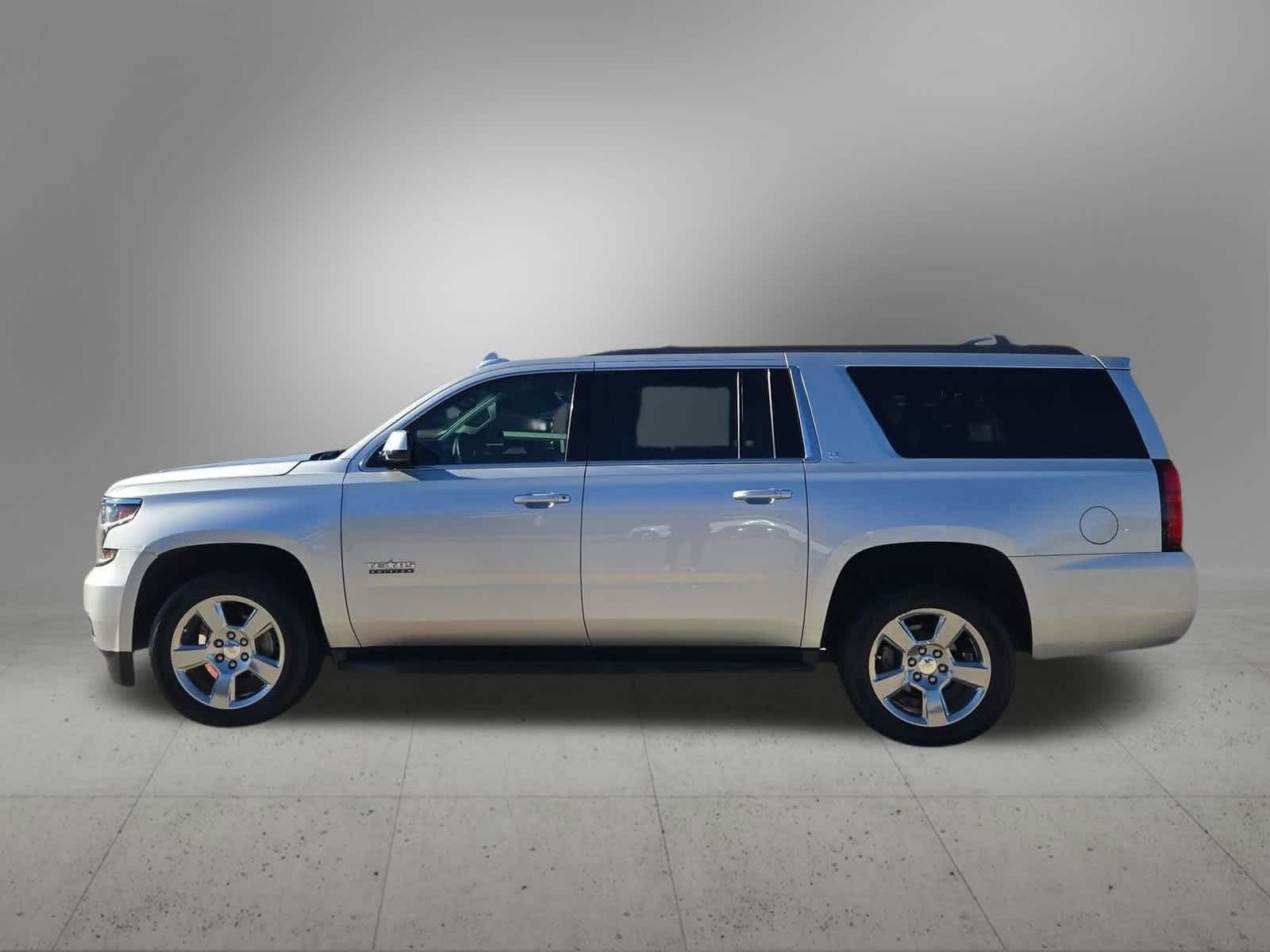 Thumbnail: 2017 Chevrolet Suburban - 3