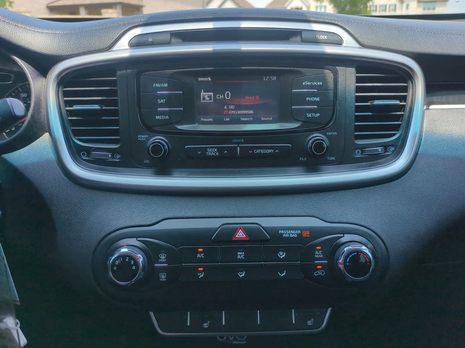 Thumbnail: 2016 Kia Sorento - 26