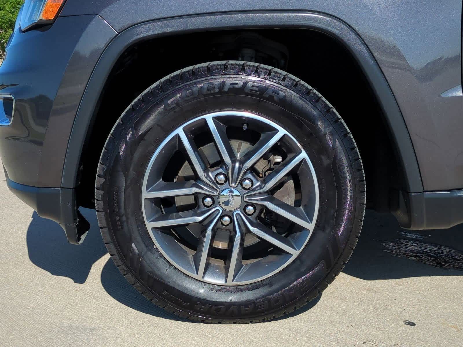 Thumbnail: 2018 Jeep Grand Cherokee - 13