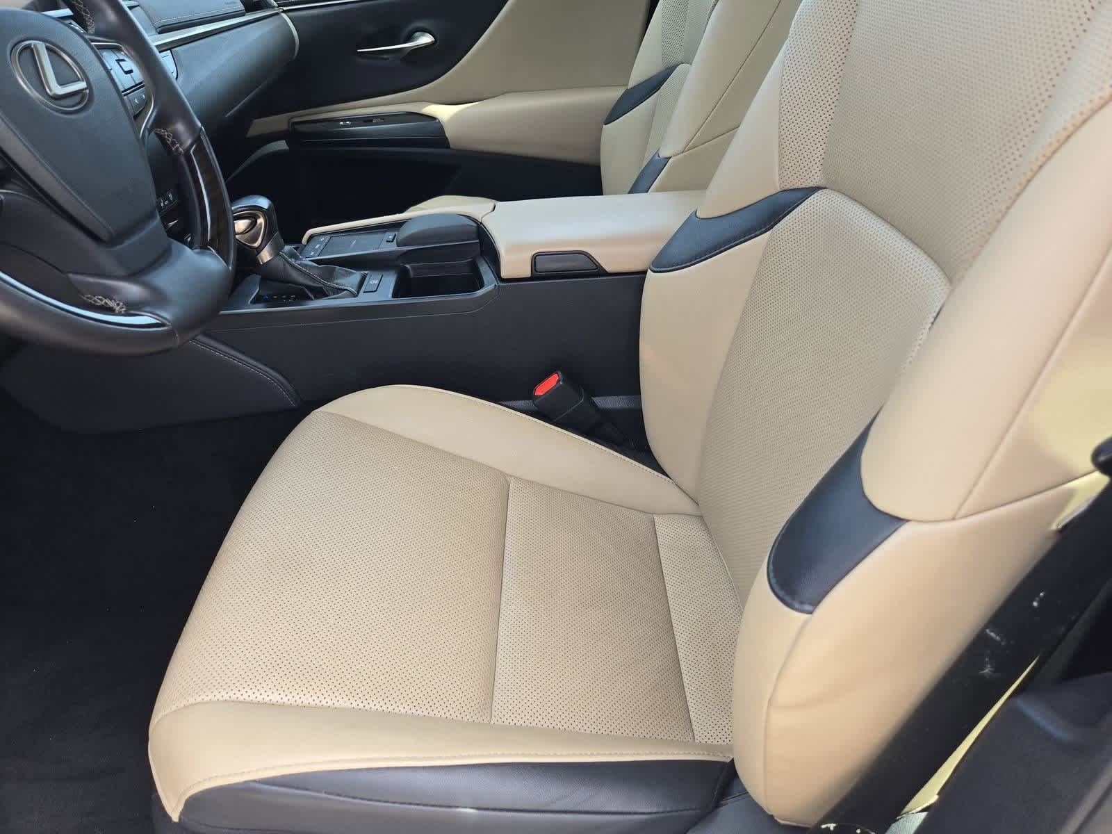 Thumbnail: 2021 Lexus ES - 14