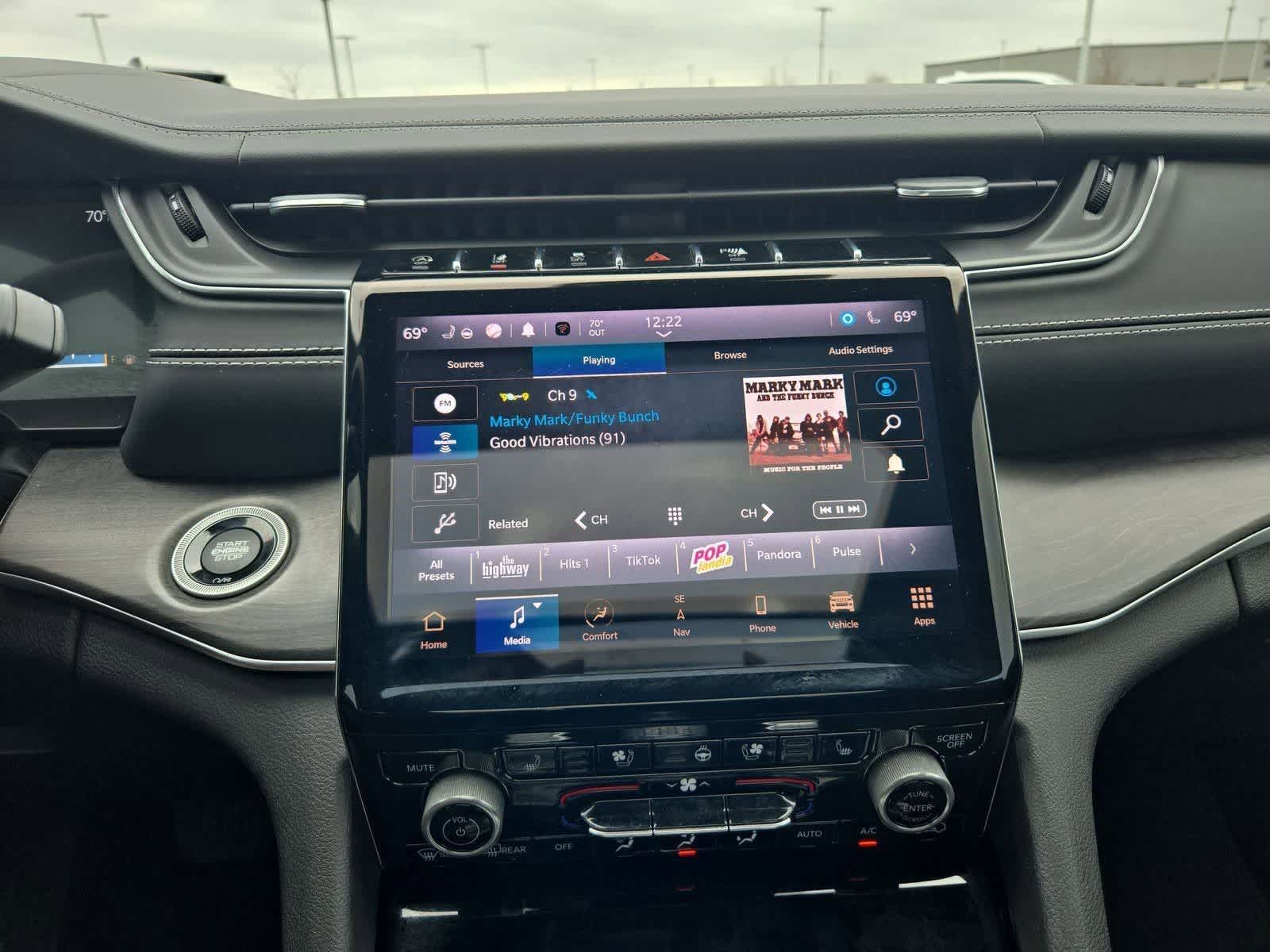 Thumbnail: 2022 Jeep Grand Cherokee - 28