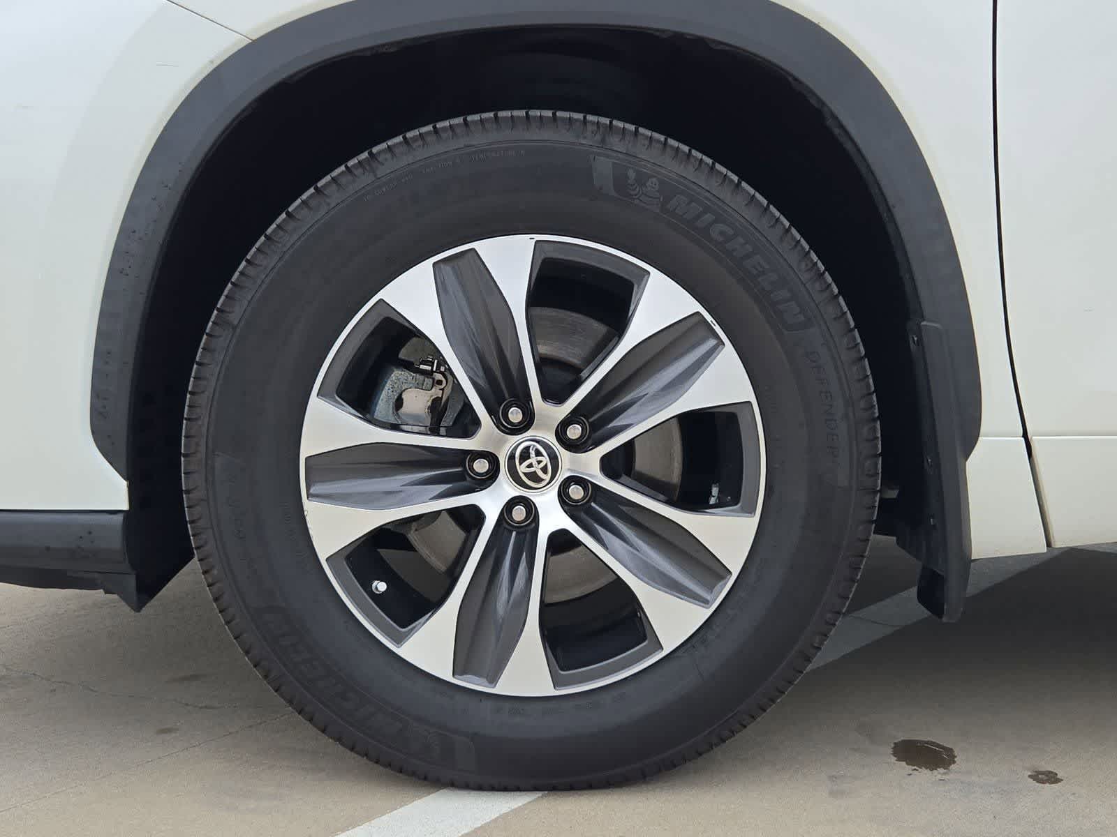 Thumbnail: 2021 Toyota Highlander - 13
