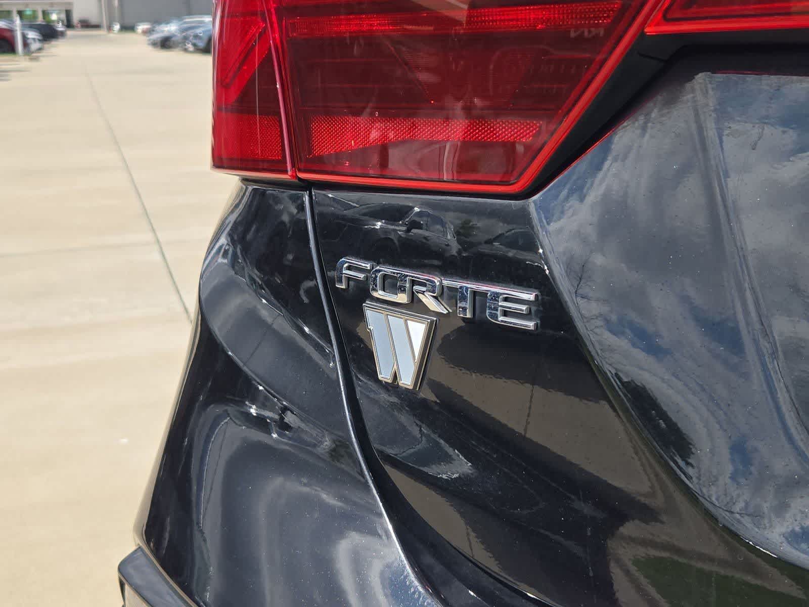 Thumbnail: 2019 Kia Forte - 12