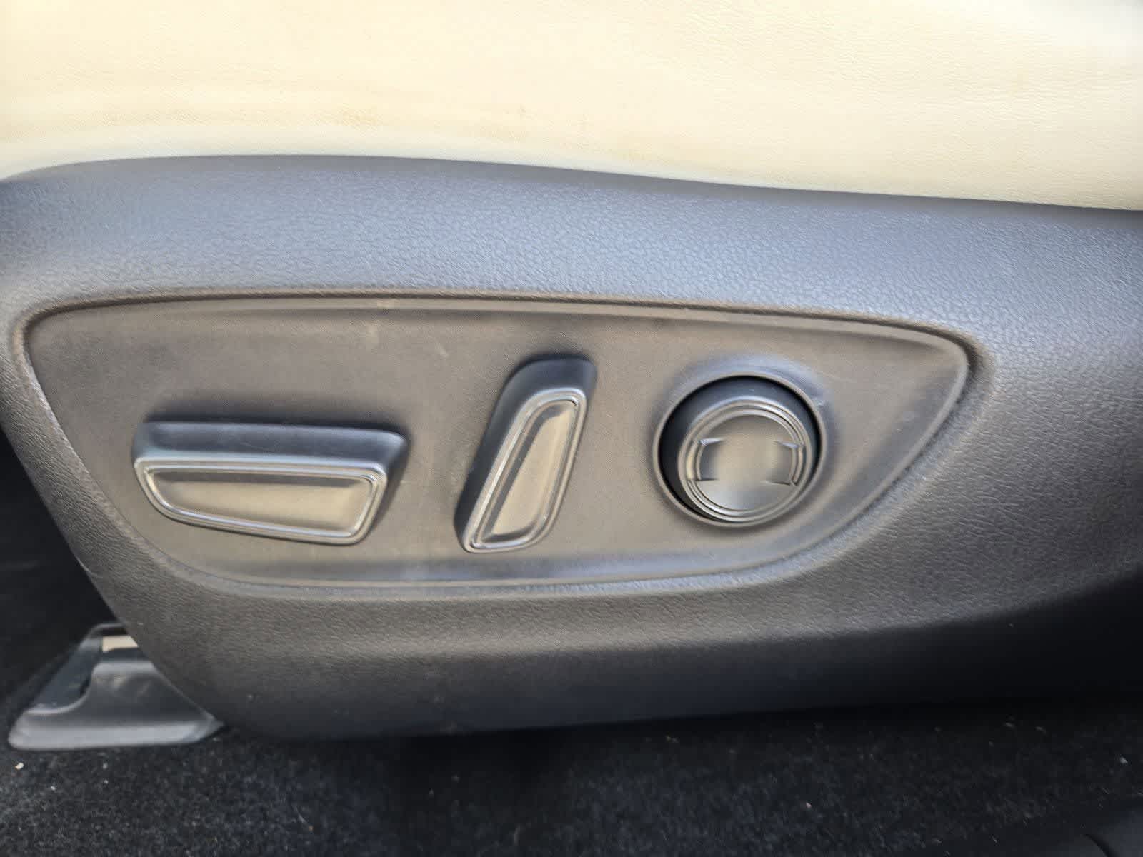 Thumbnail: 2019 Toyota RAV4 - 16