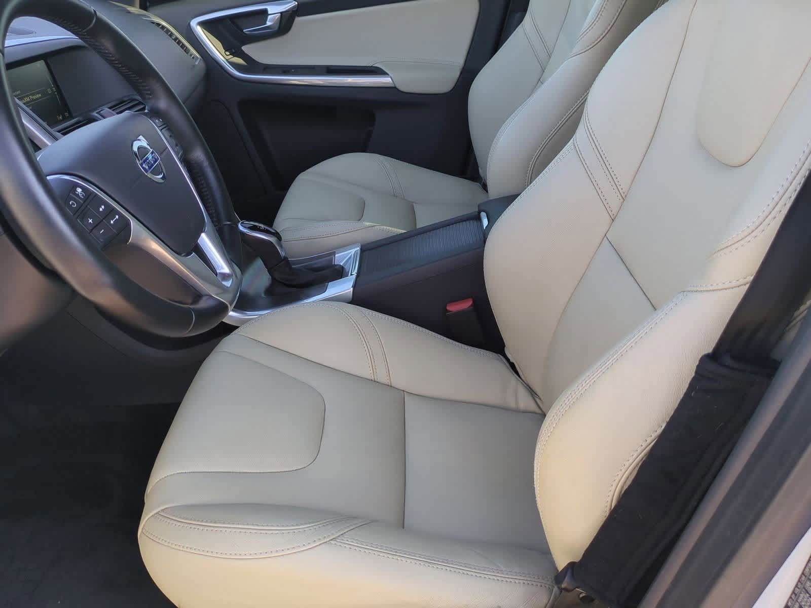 Thumbnail: 2016 Volvo XC60 - 15