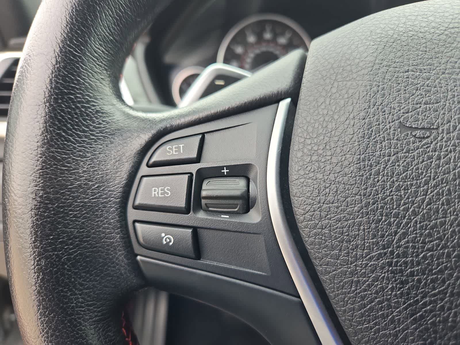 Thumbnail: 2016 BMW 3 Series - 24