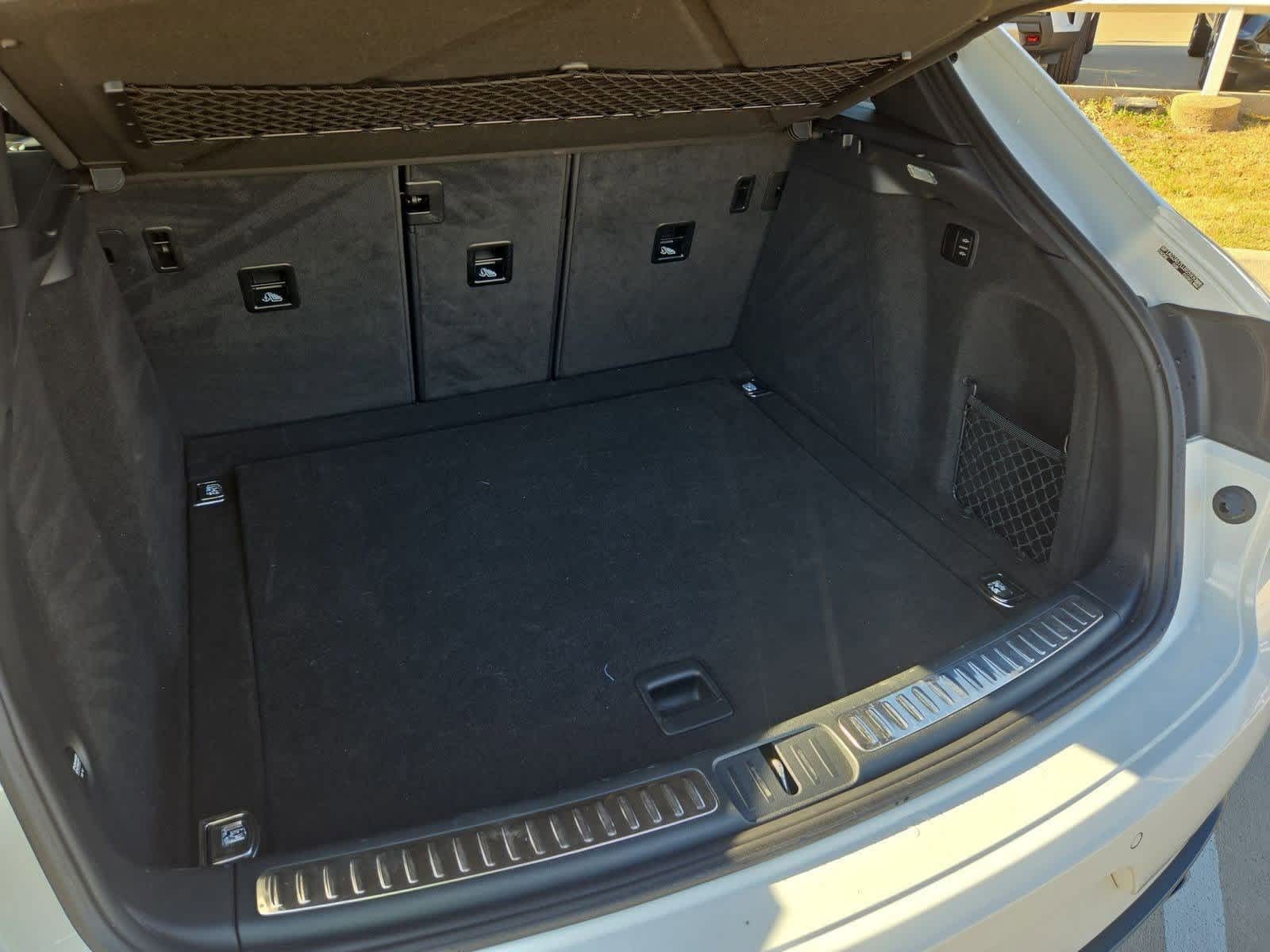 Thumbnail: 2020 Porsche Macan - 35