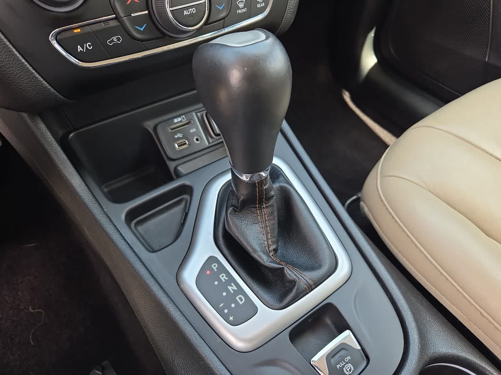 Thumbnail: 2017 Jeep Cherokee - 29