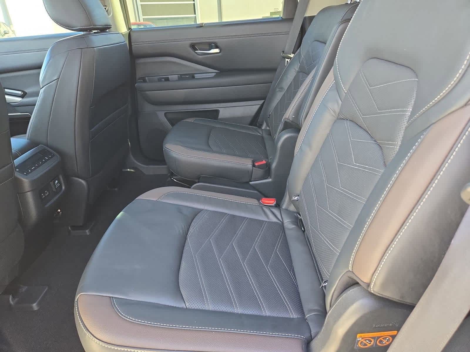 Thumbnail: 2022 Nissan Pathfinder - 19