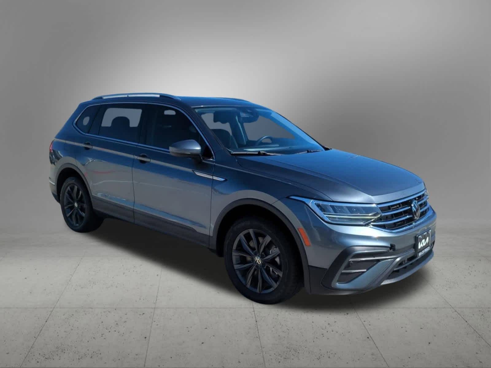 Thumbnail: 2022 Volkswagen Tiguan - 8