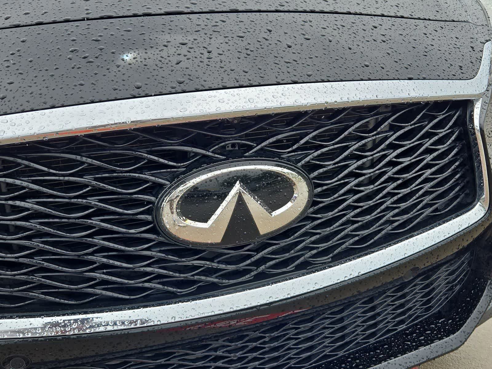 Thumbnail: 2017 INFINITI QX30 - 10