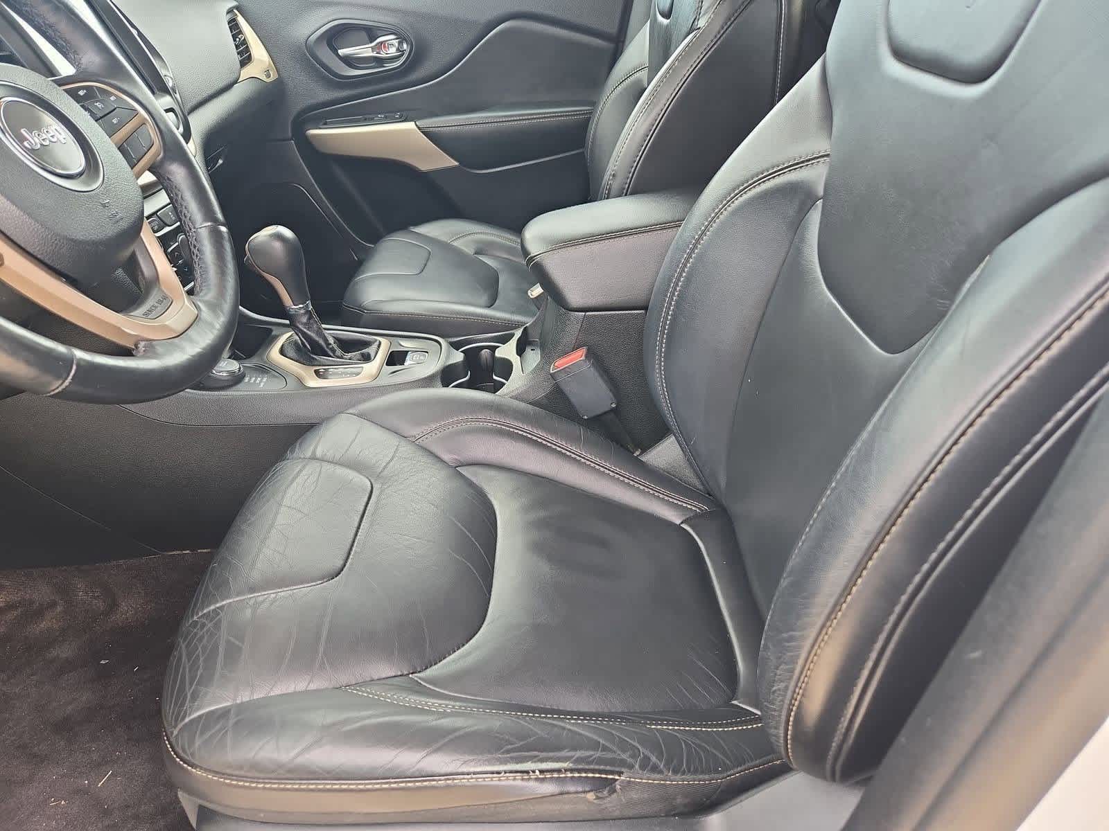 Thumbnail: 2018 Jeep Cherokee - 16