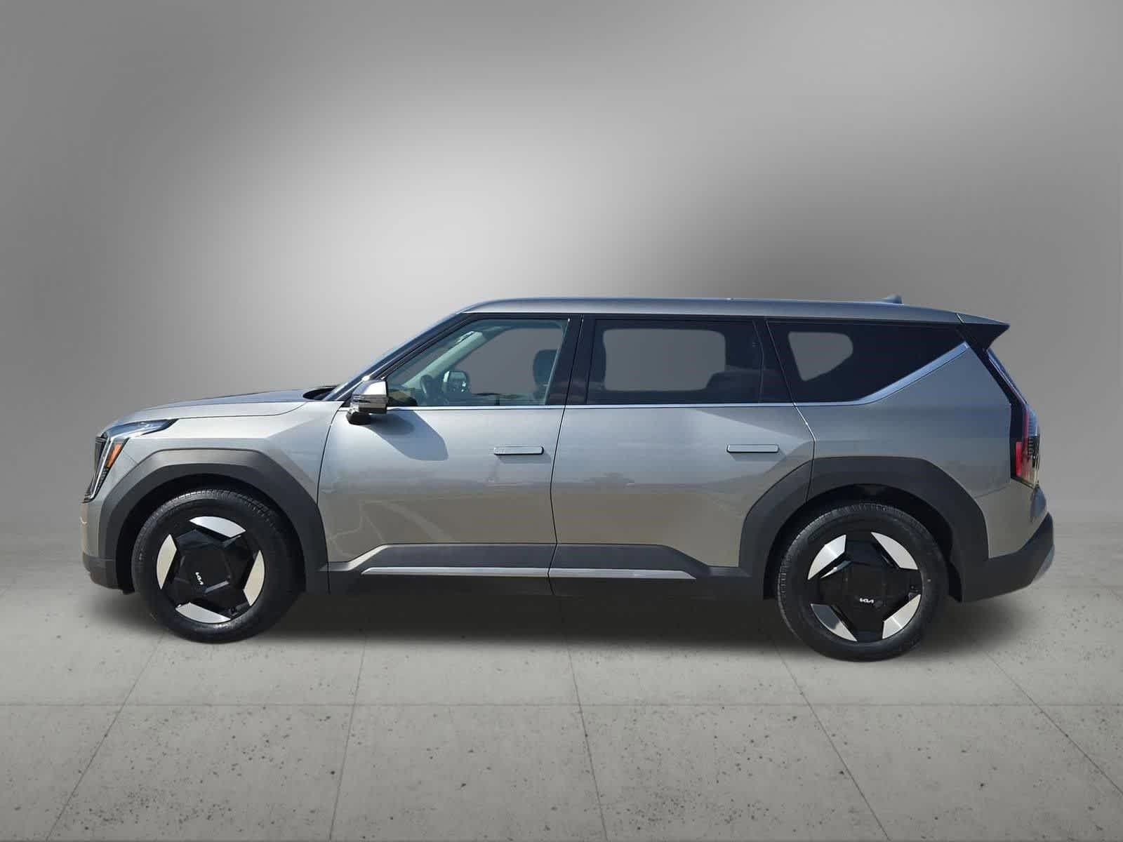 Thumbnail: 2024 Kia EV9 - 3