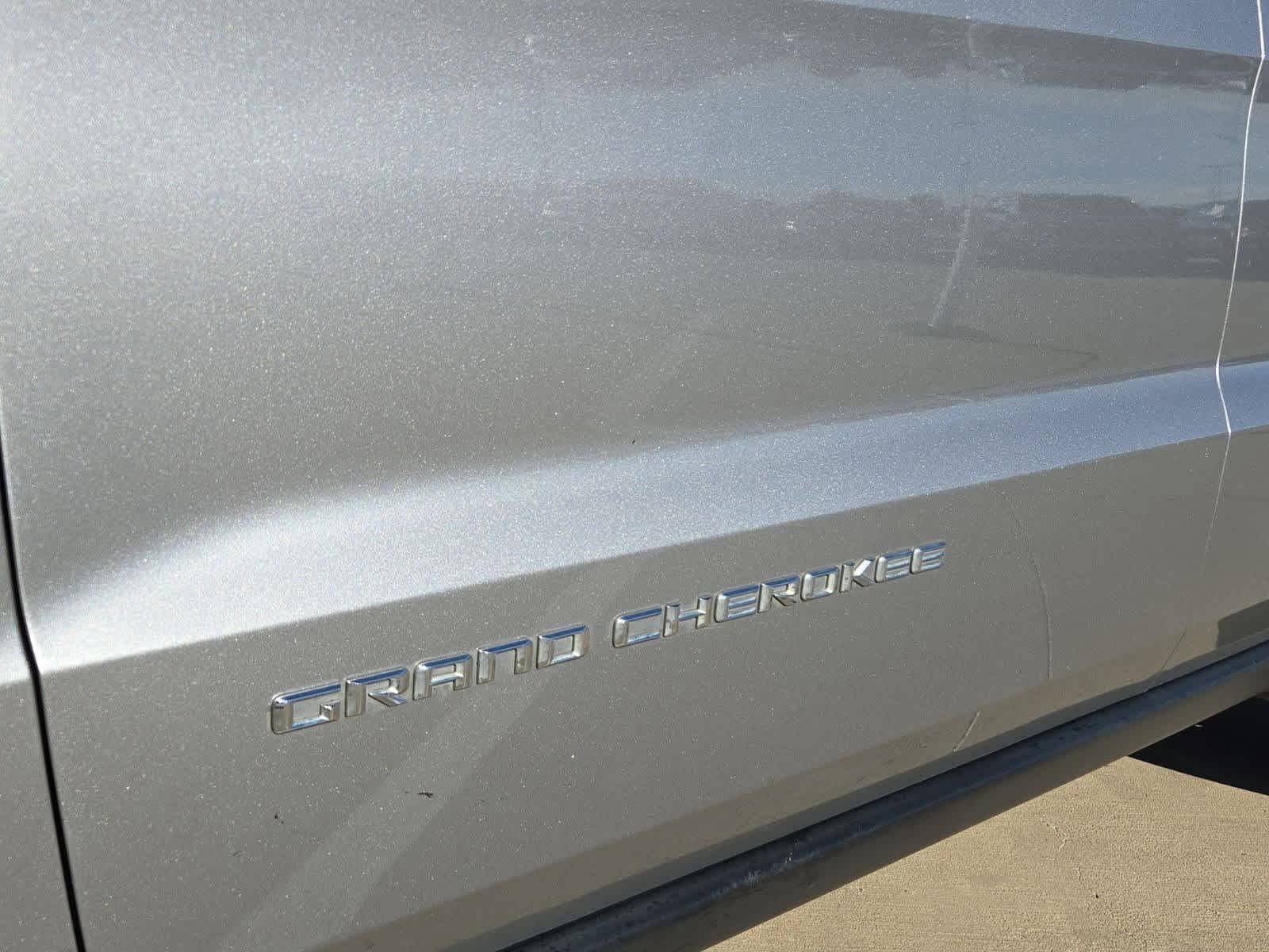 Thumbnail: 2016 Jeep Grand Cherokee - 12