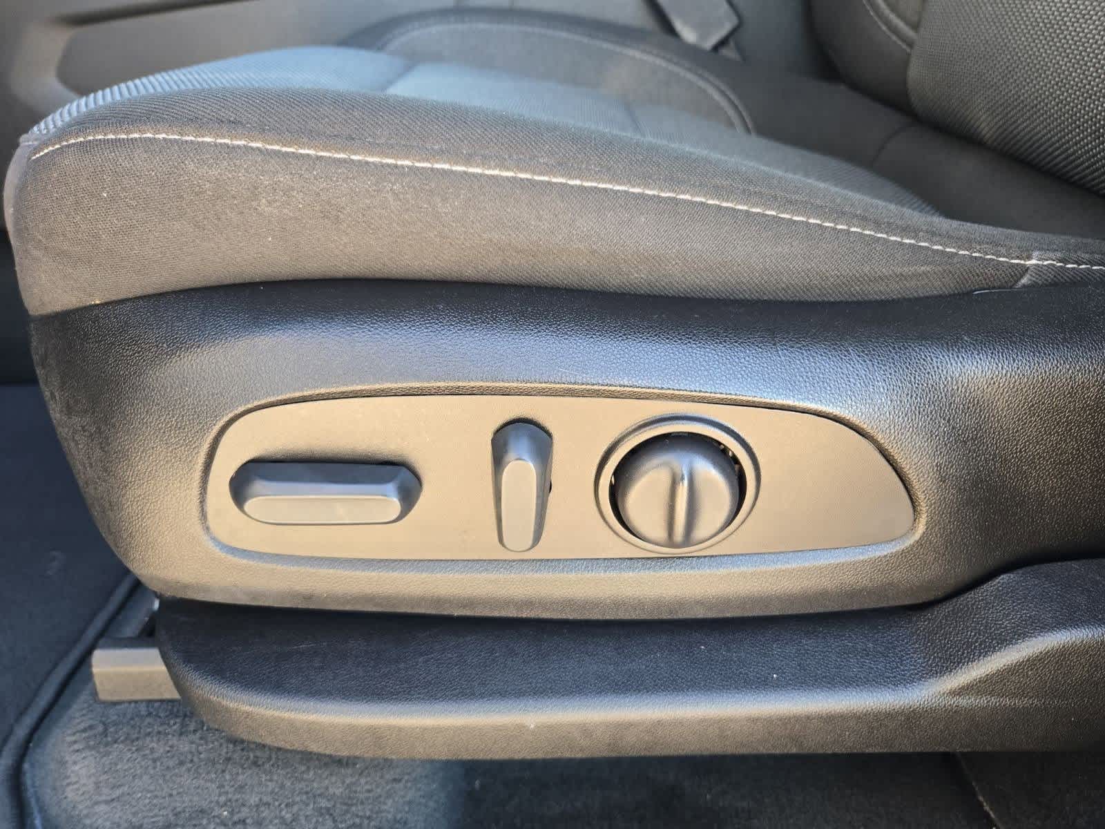 Thumbnail: 2023 Chevrolet Traverse - 17