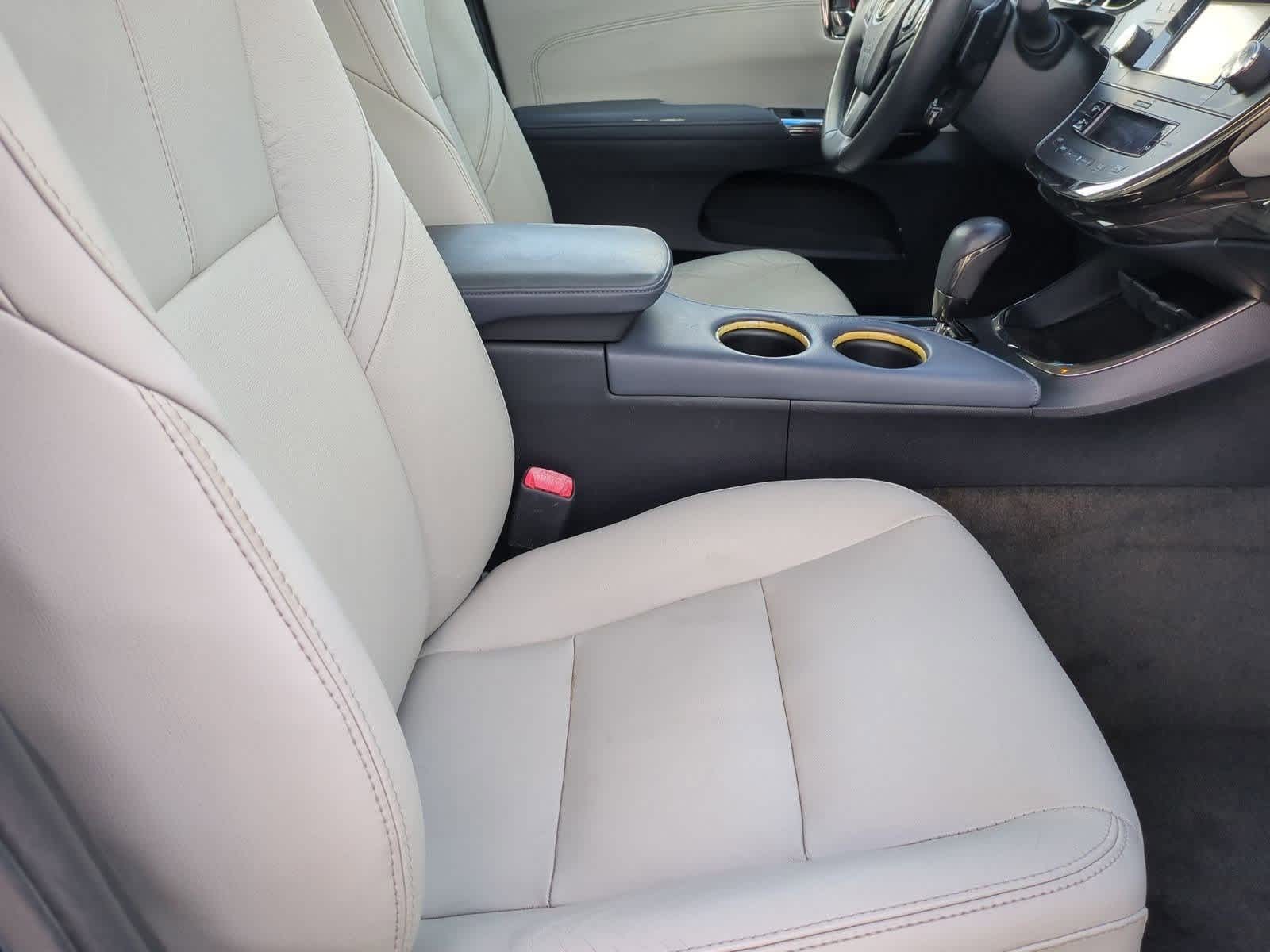 Thumbnail: 2013 Toyota Avalon - 23