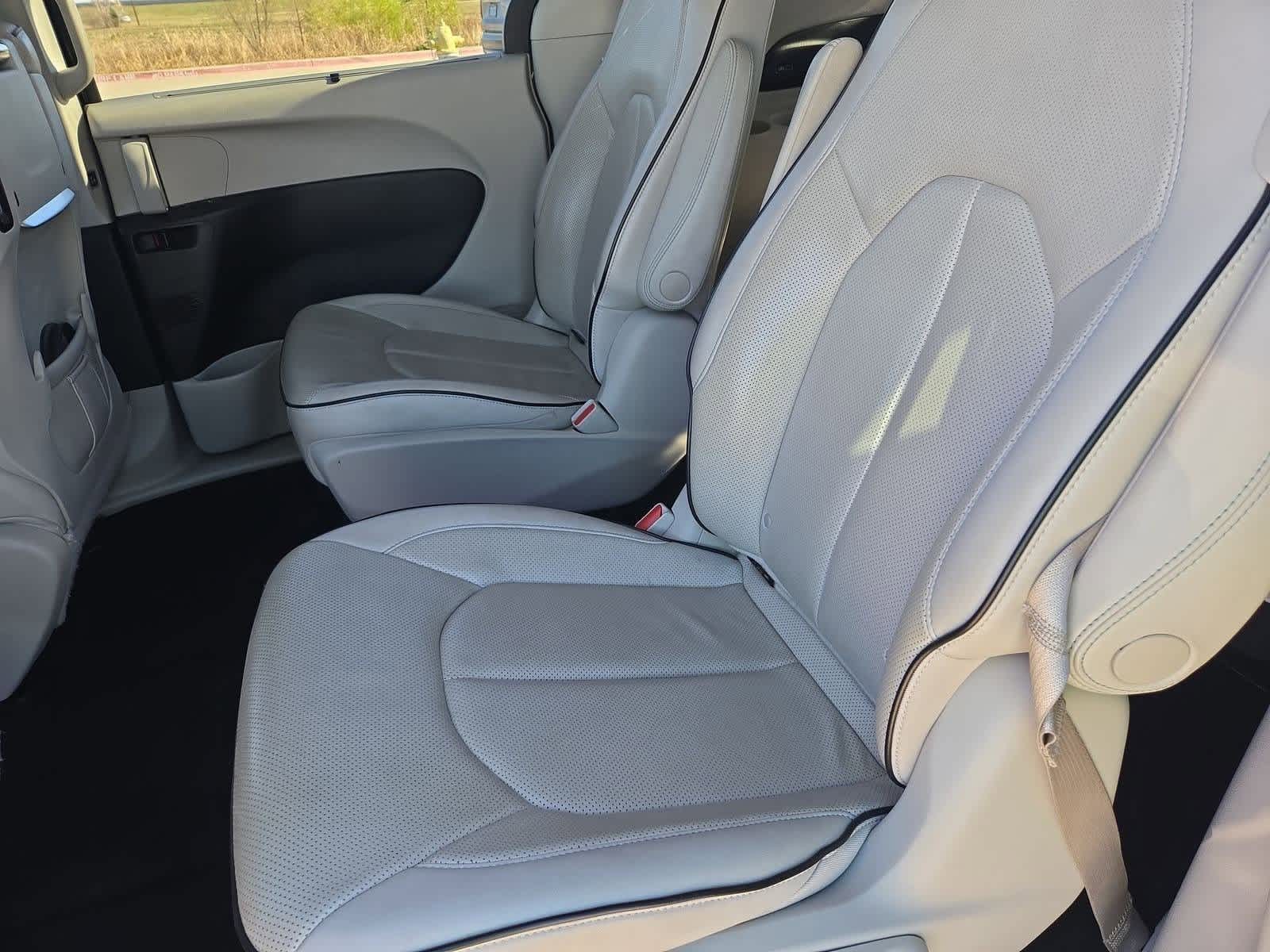 Thumbnail: 2018 Chrysler Pacifica - 18