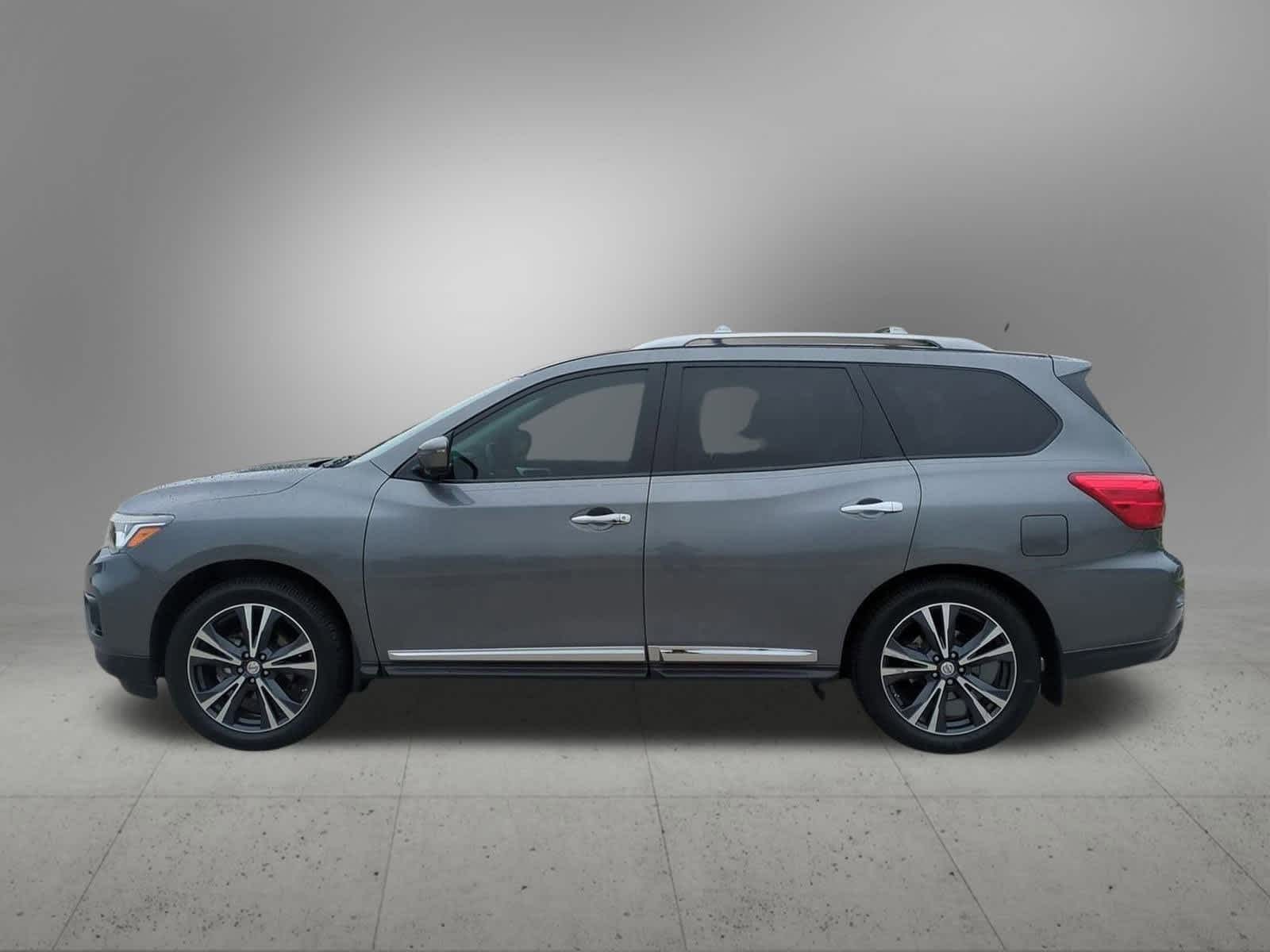 Thumbnail: 2017 Nissan Pathfinder - 3