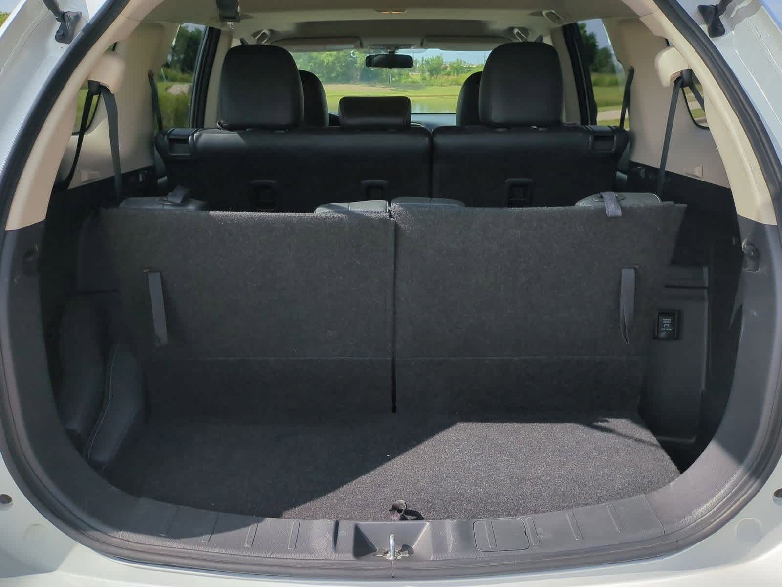 Thumbnail: 2019 Mitsubishi Outlander - 34