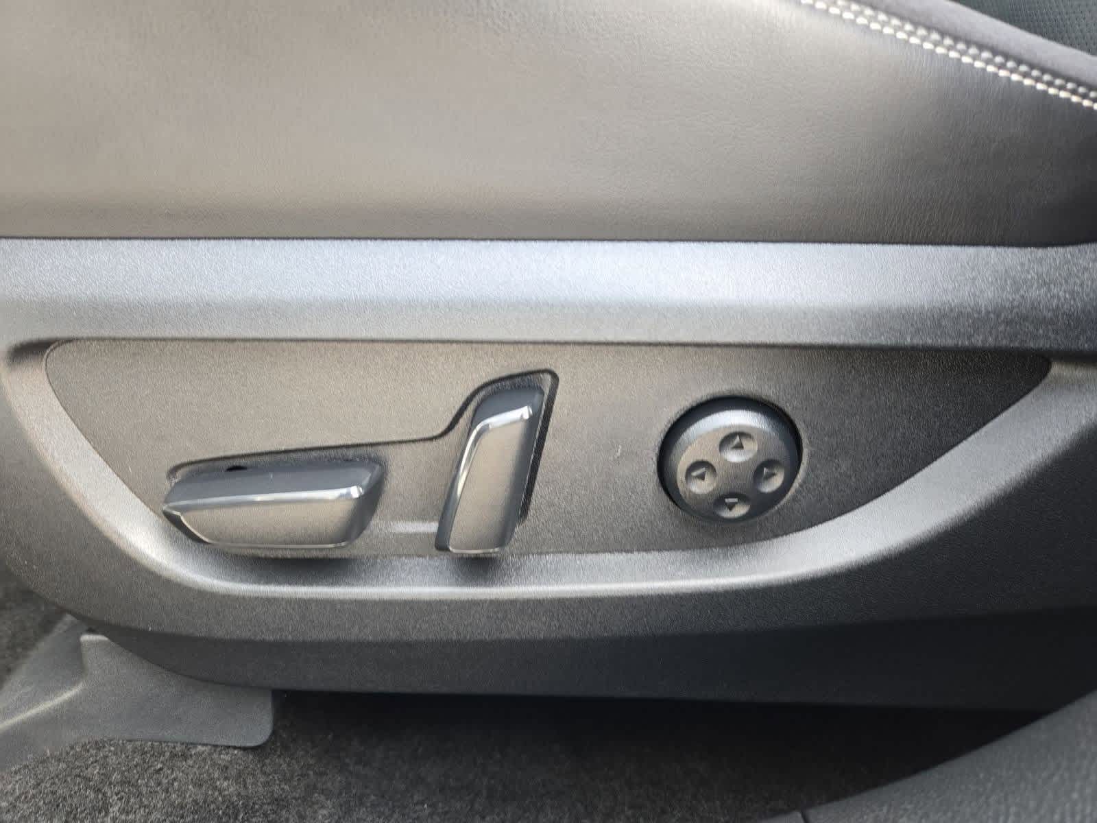 Thumbnail: 2025 INFINITI QX50 - 16