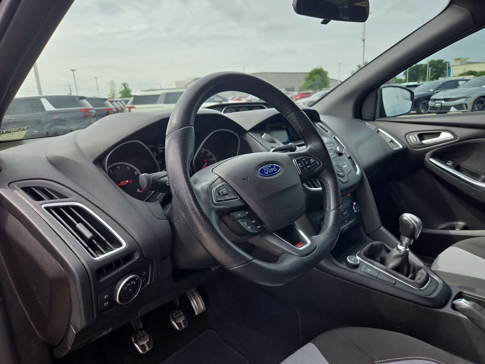 Thumbnail: 2015 Ford Focus - 2