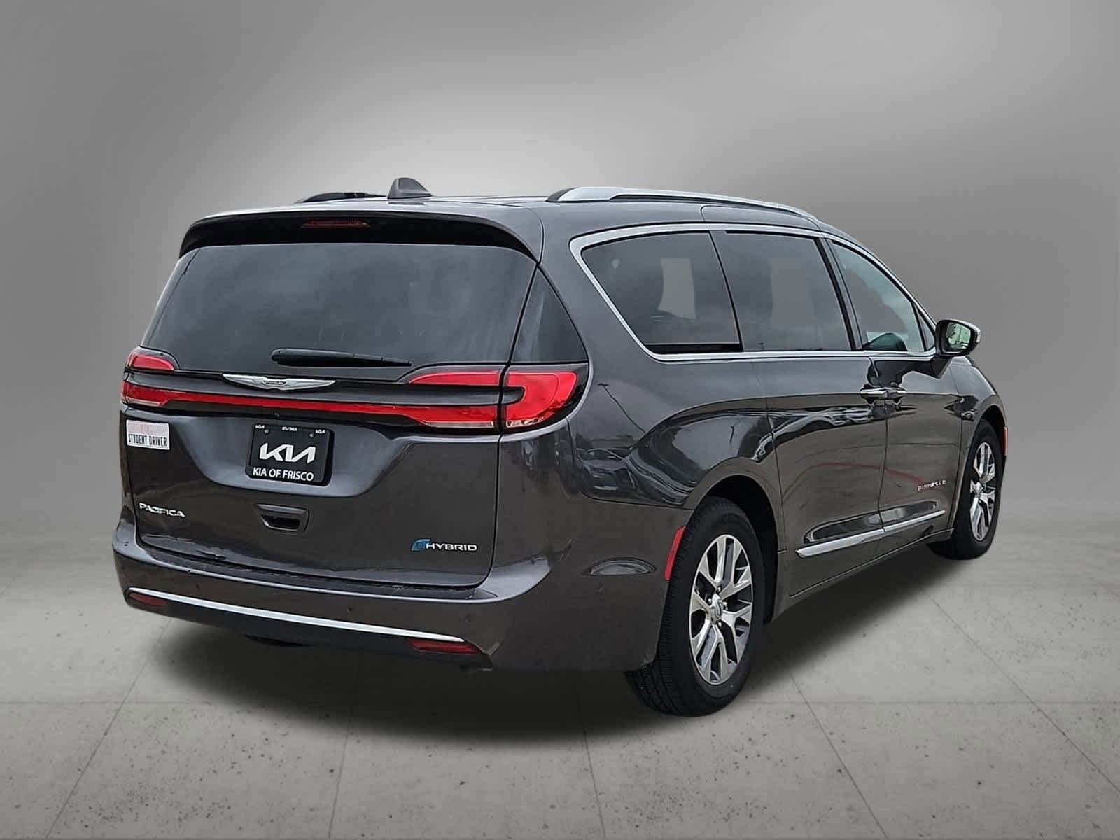 Thumbnail: 2022 Chrysler Pacifica - 6