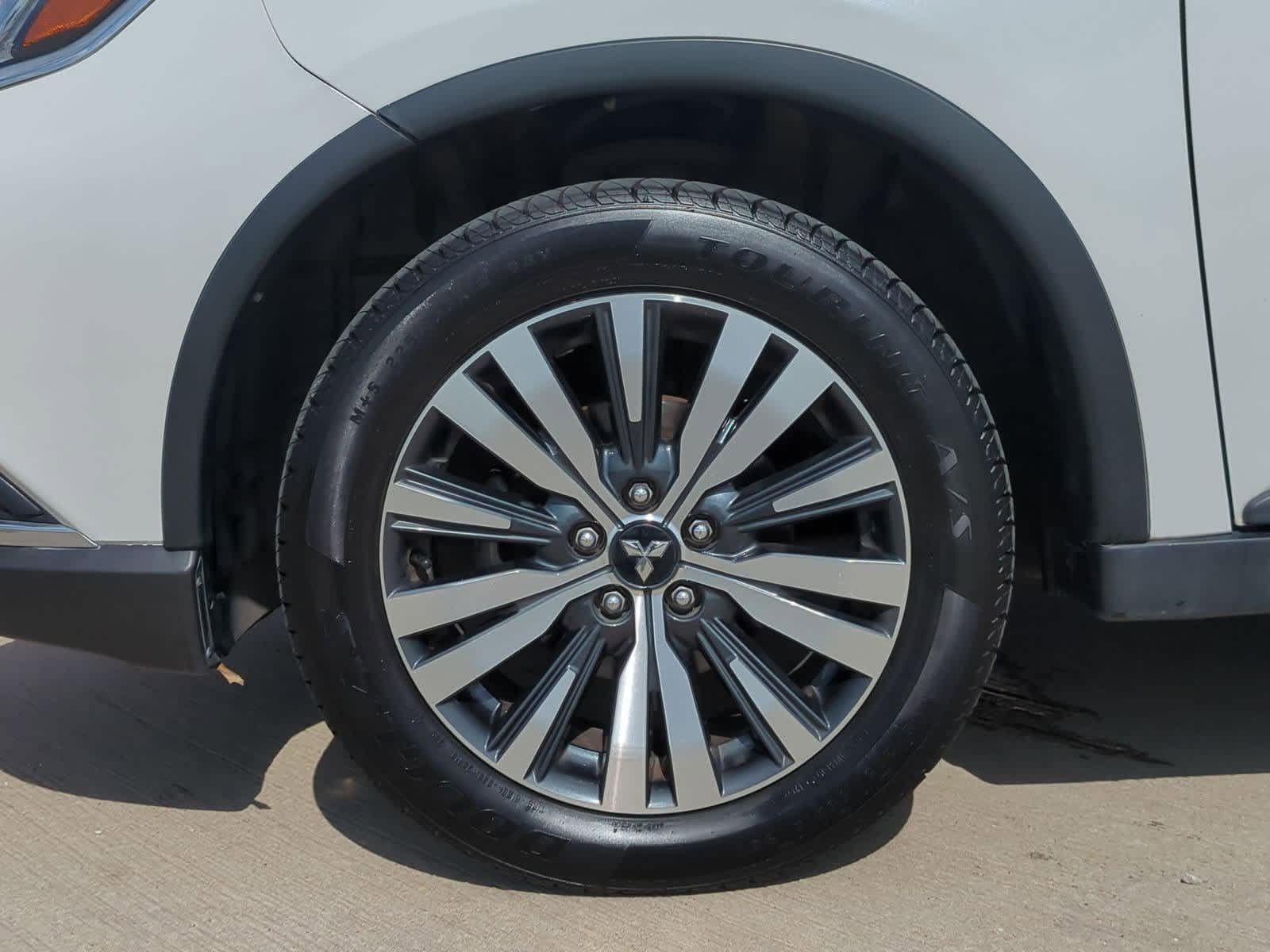 Thumbnail: 2019 Mitsubishi Outlander - 13