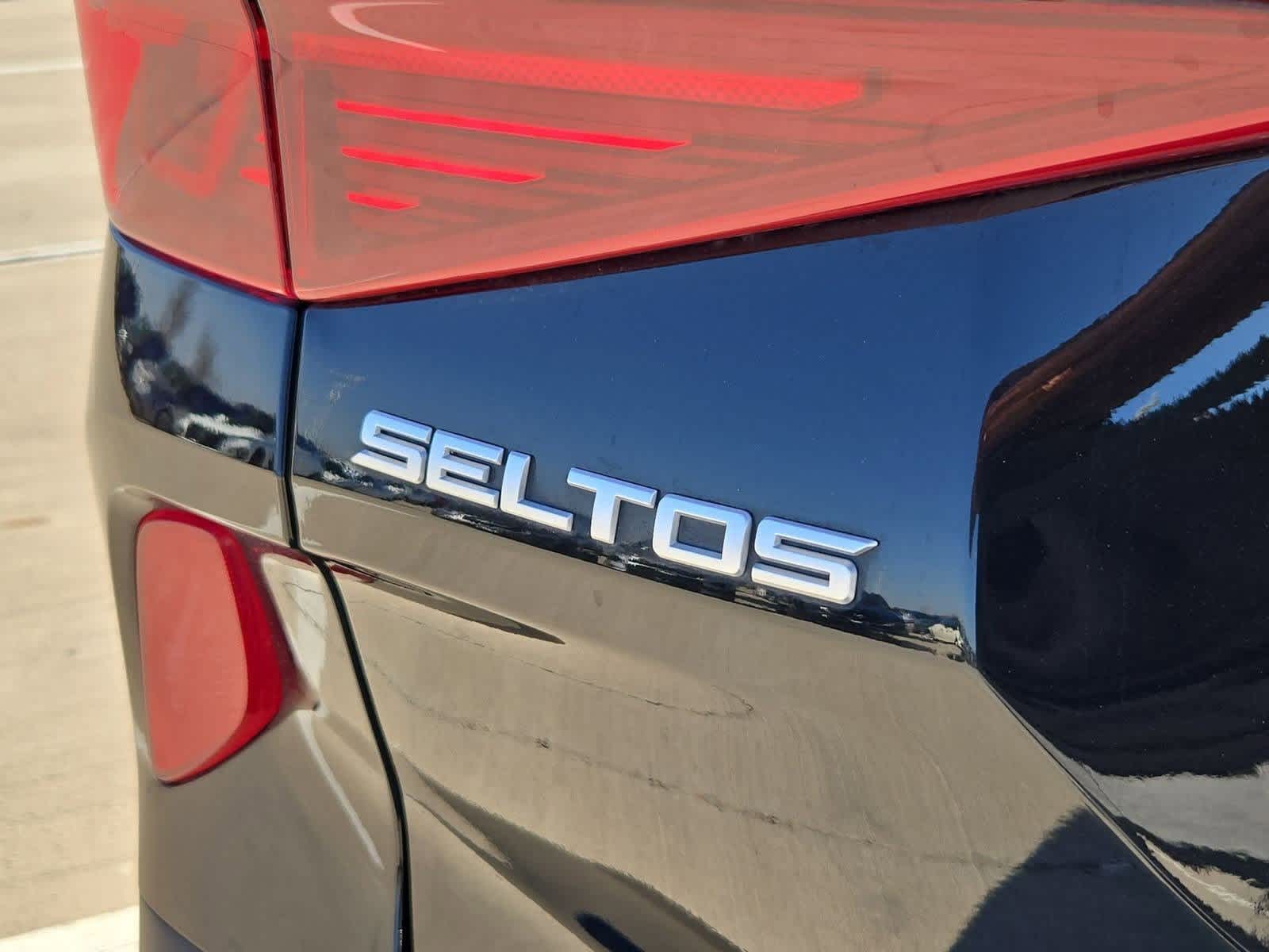 Thumbnail: 2023 Kia Seltos - 11