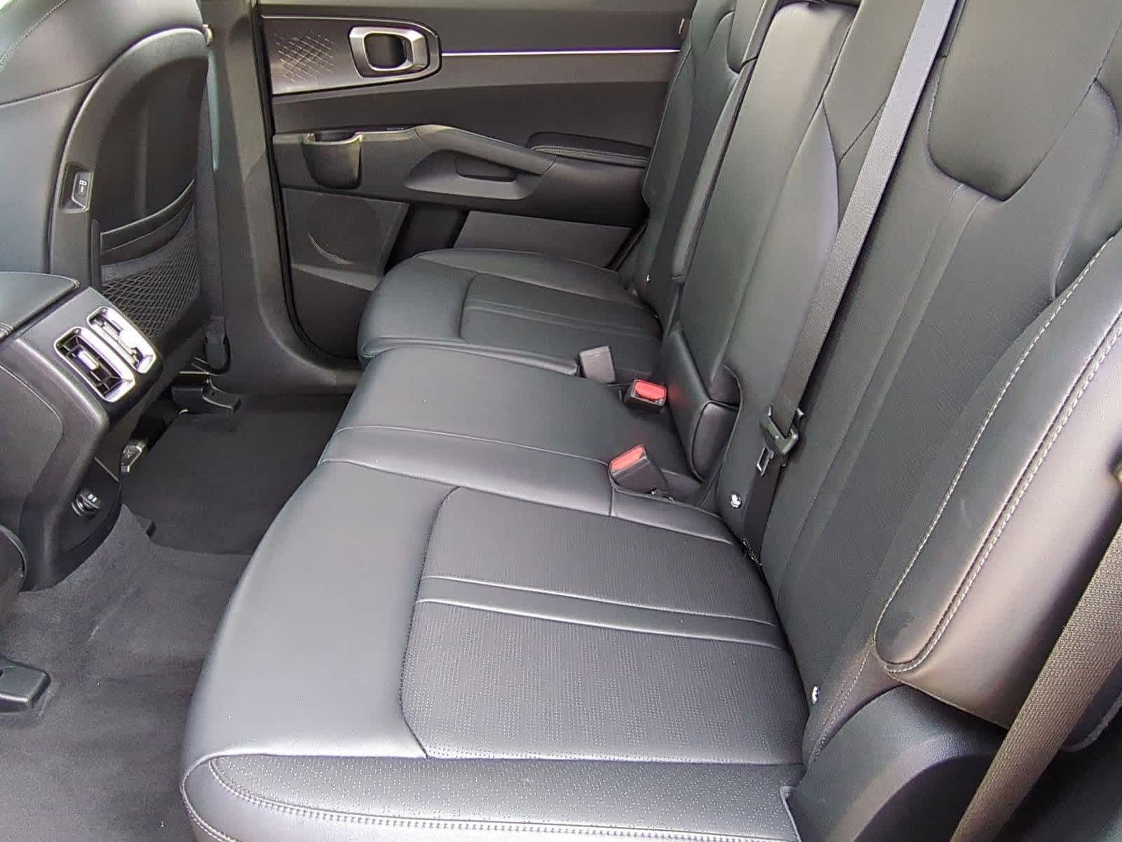 2025 Kia Sorento S 18