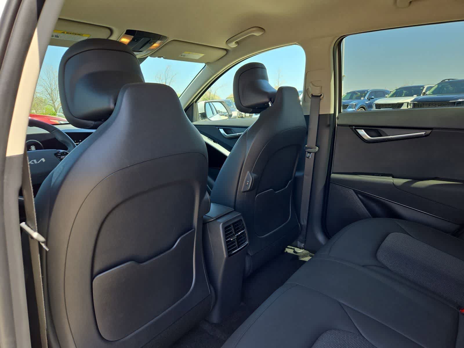 Thumbnail: 2024 Kia Niro - 16