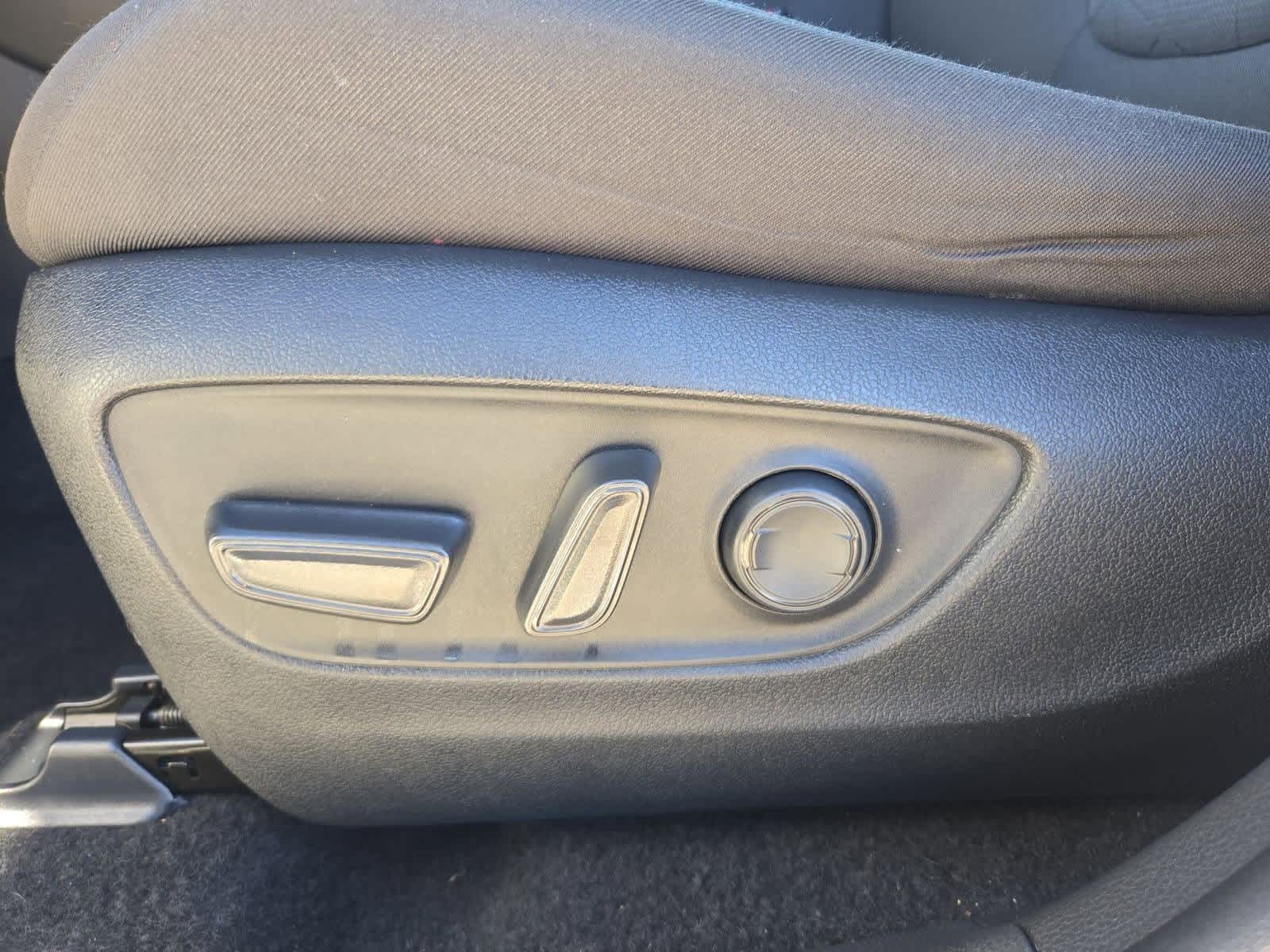 Thumbnail: 2023 Toyota RAV4 - 16