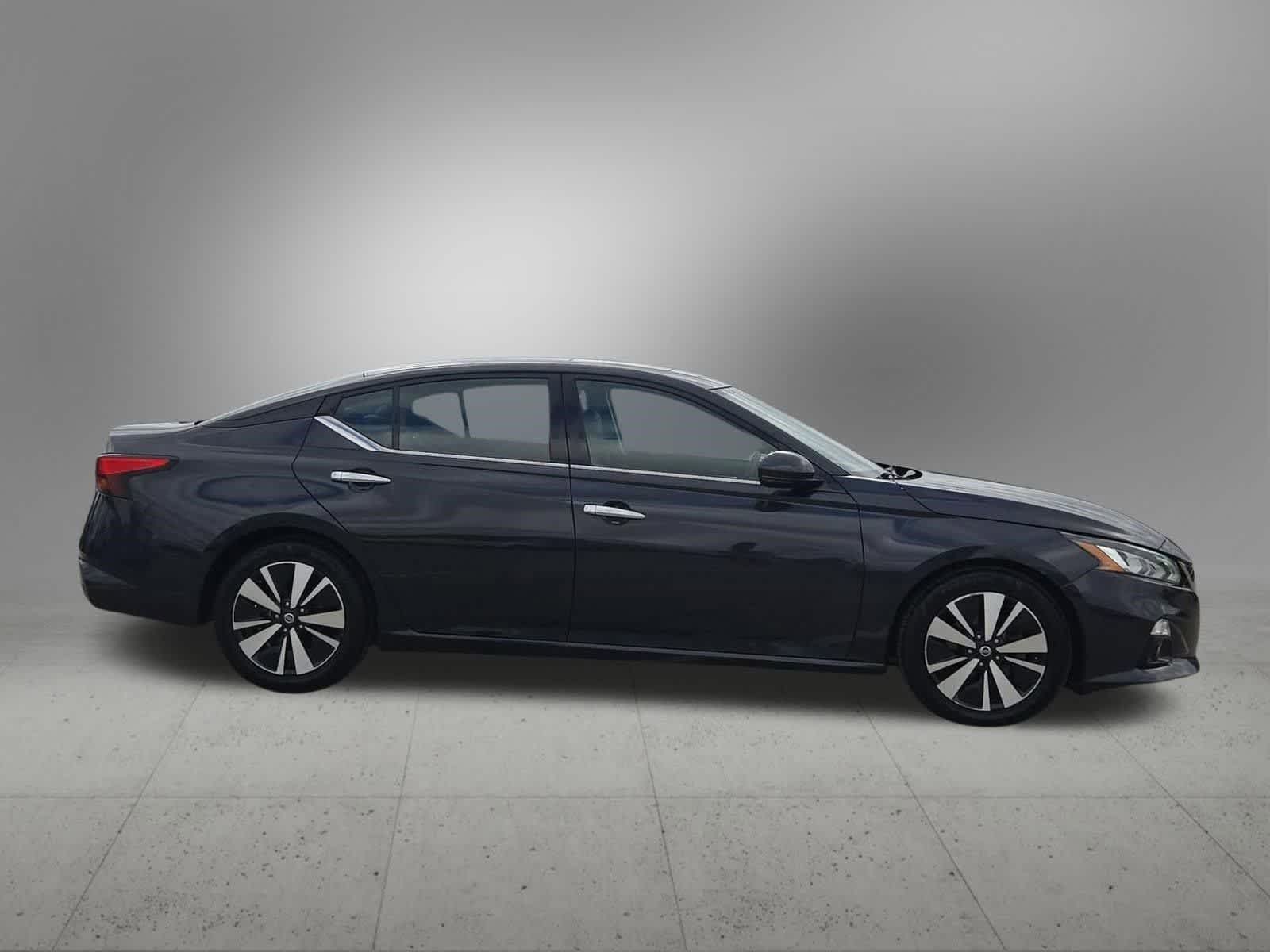 Thumbnail: 2019 Nissan Altima - 7