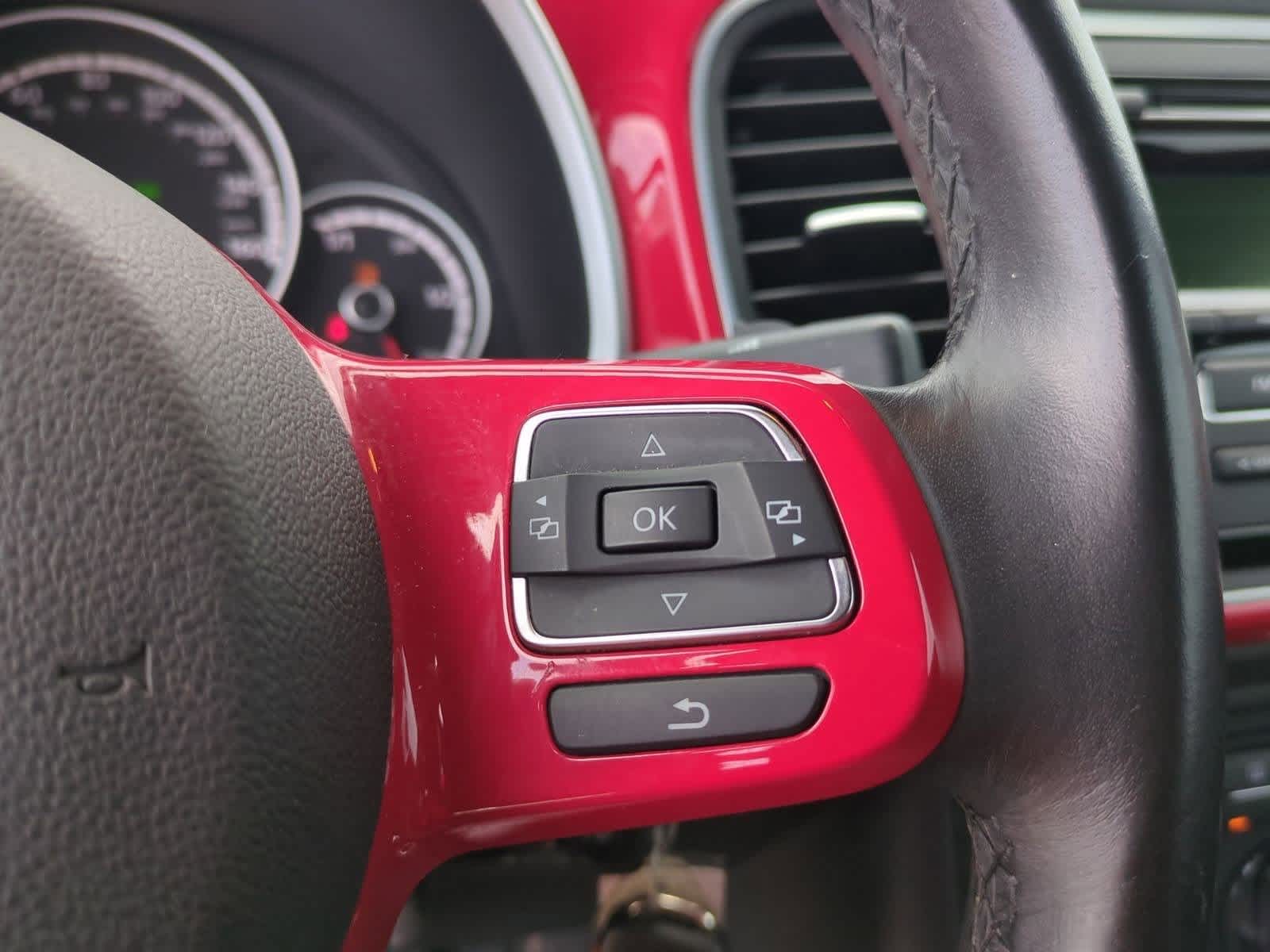 Thumbnail: 2014 Volkswagen Beetle - 21