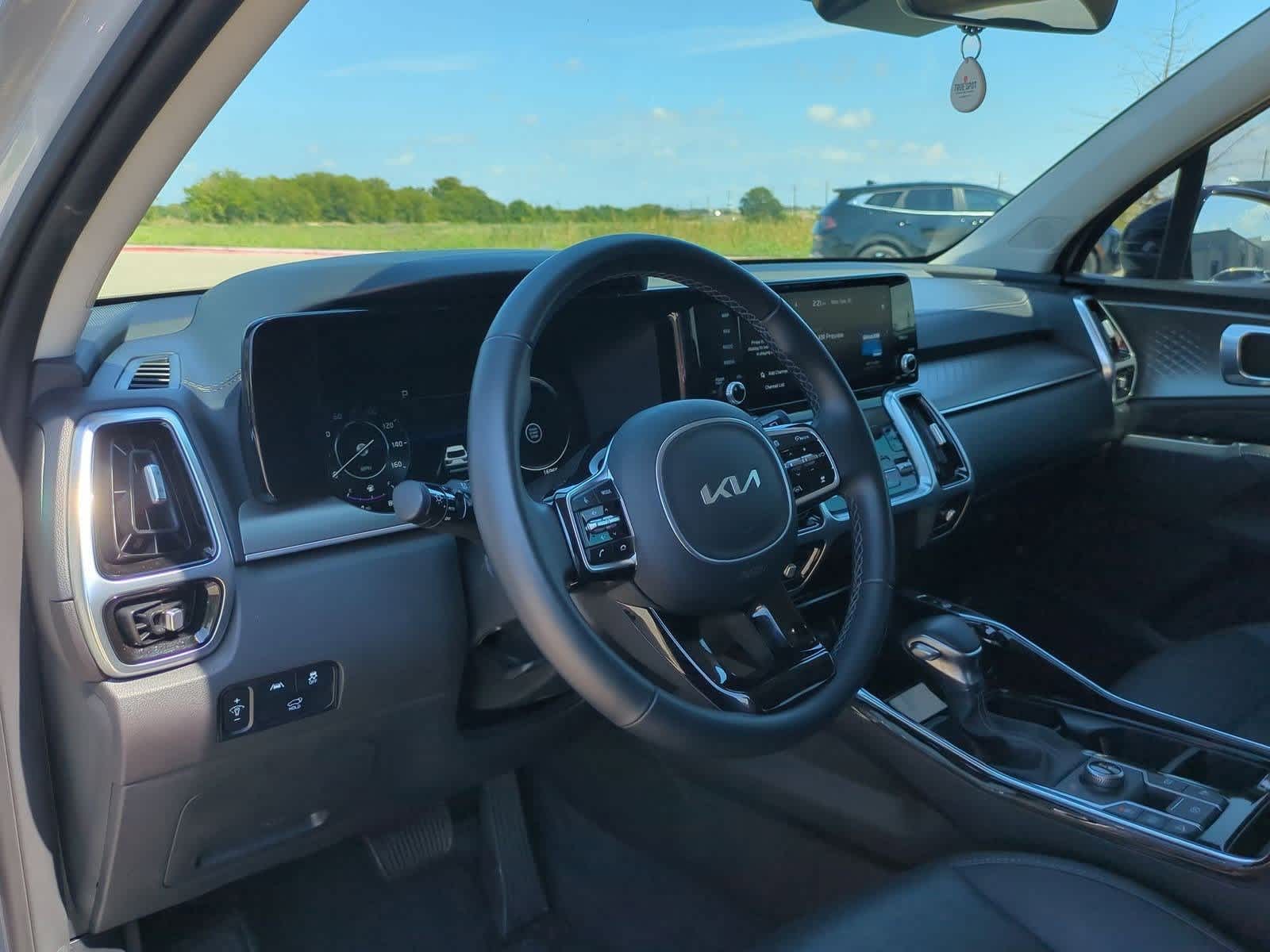 2023 Kia Sorento SX Prestige photo 2