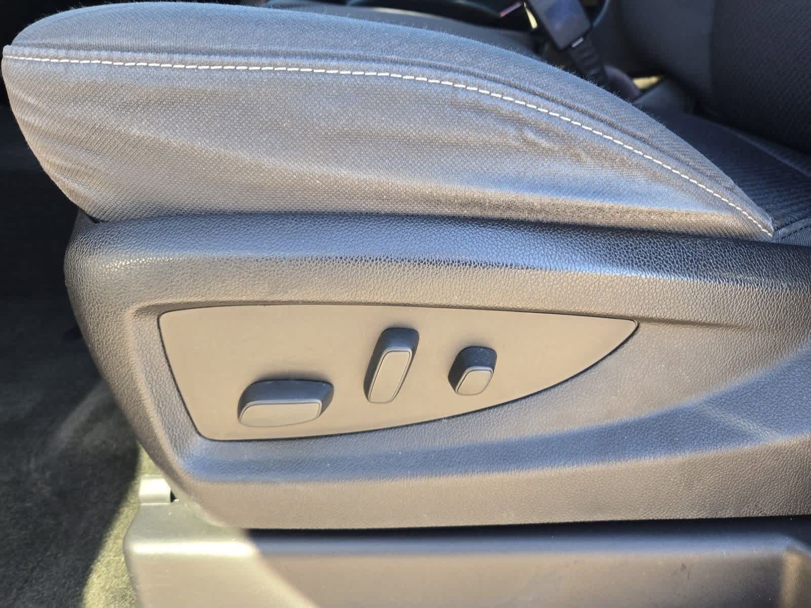 Thumbnail: 2016 Chevrolet Silverado 1500 - 17