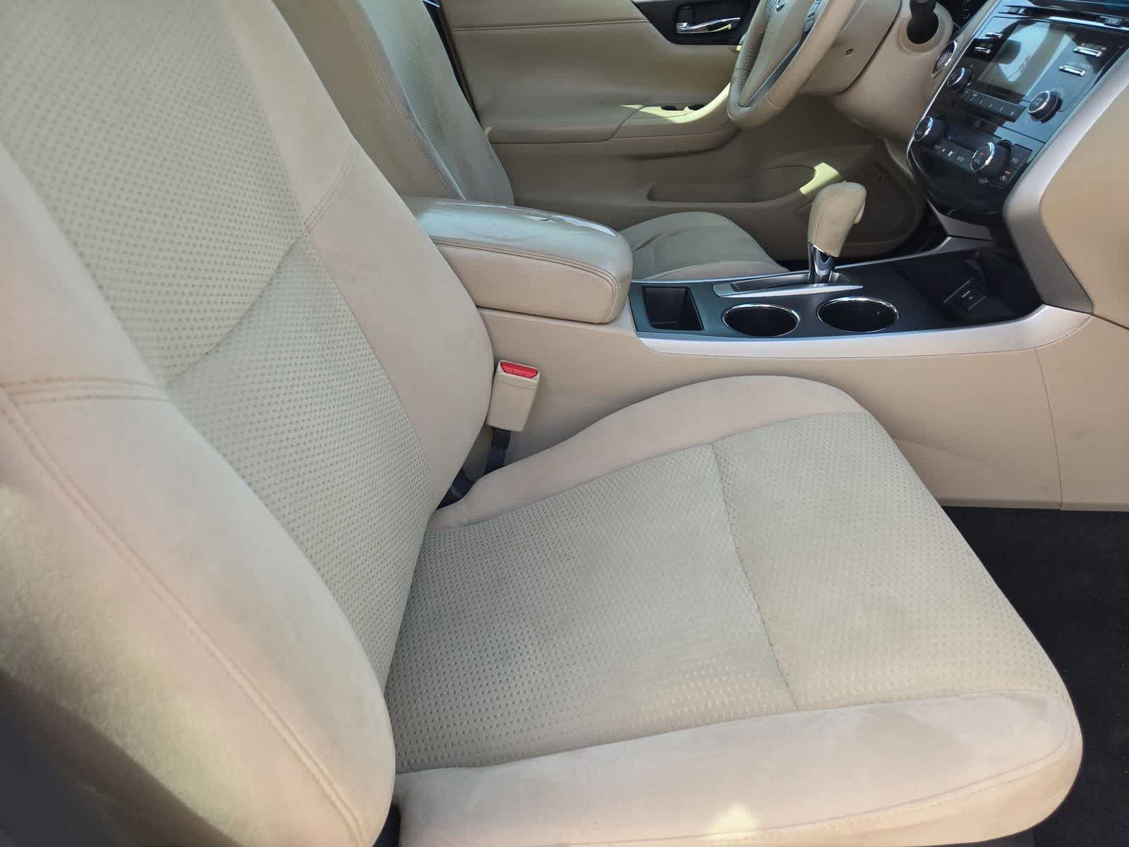 Thumbnail: 2015 Nissan Altima - 20