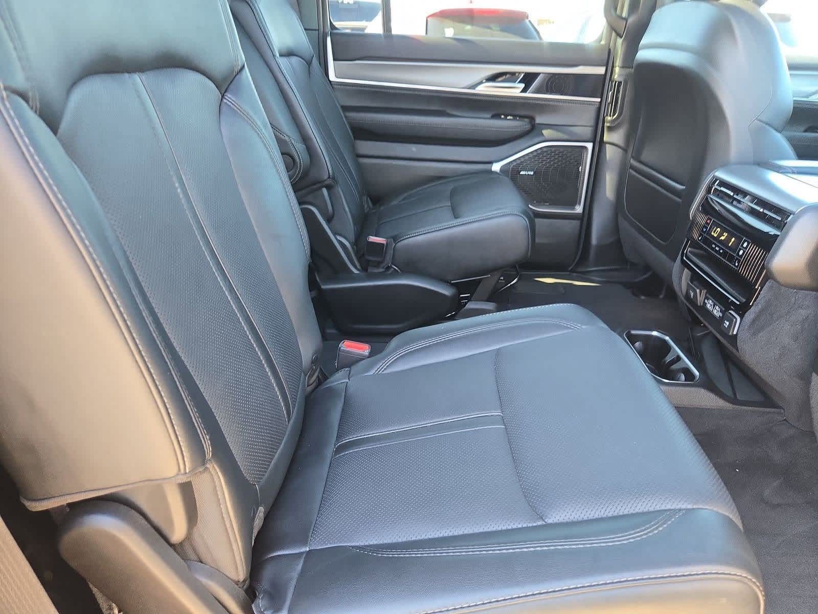 Thumbnail: 2023 Jeep Wagoneer - 20