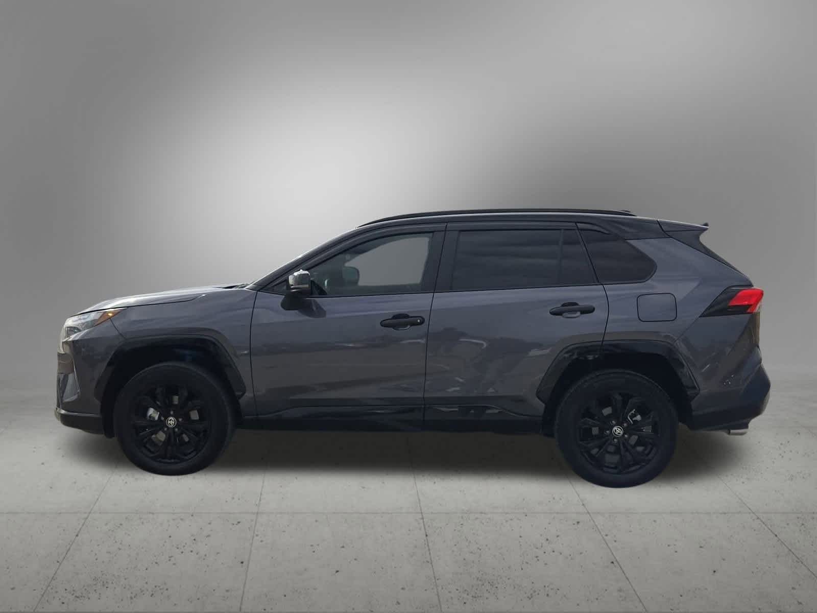 Thumbnail: 2022 Toyota RAV4 - 3