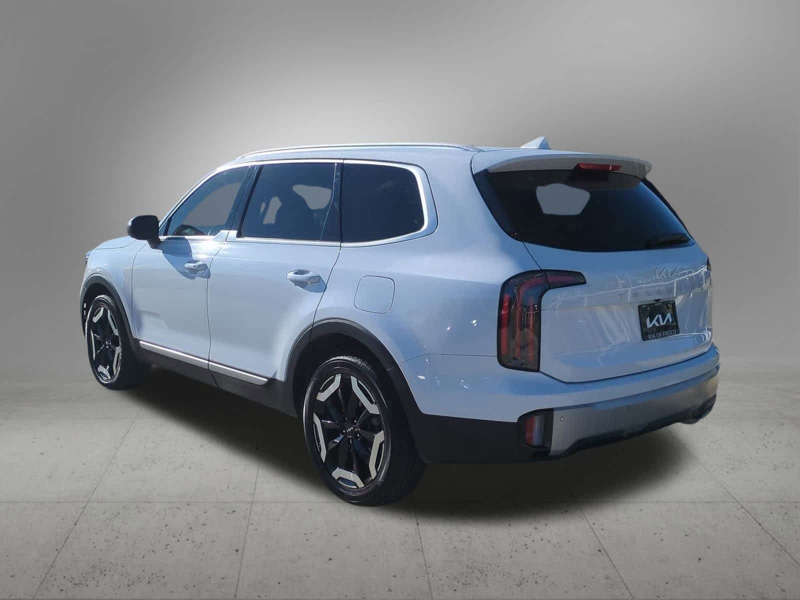 Thumbnail: 2023 Kia Telluride - 4