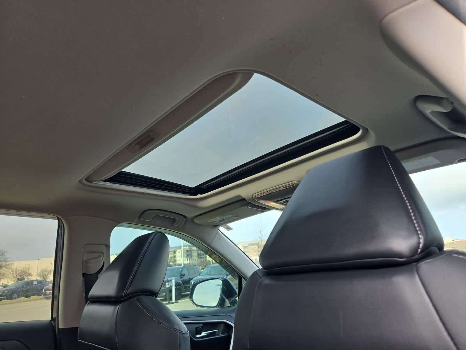 Thumbnail: 2021 Toyota RAV4 - 21