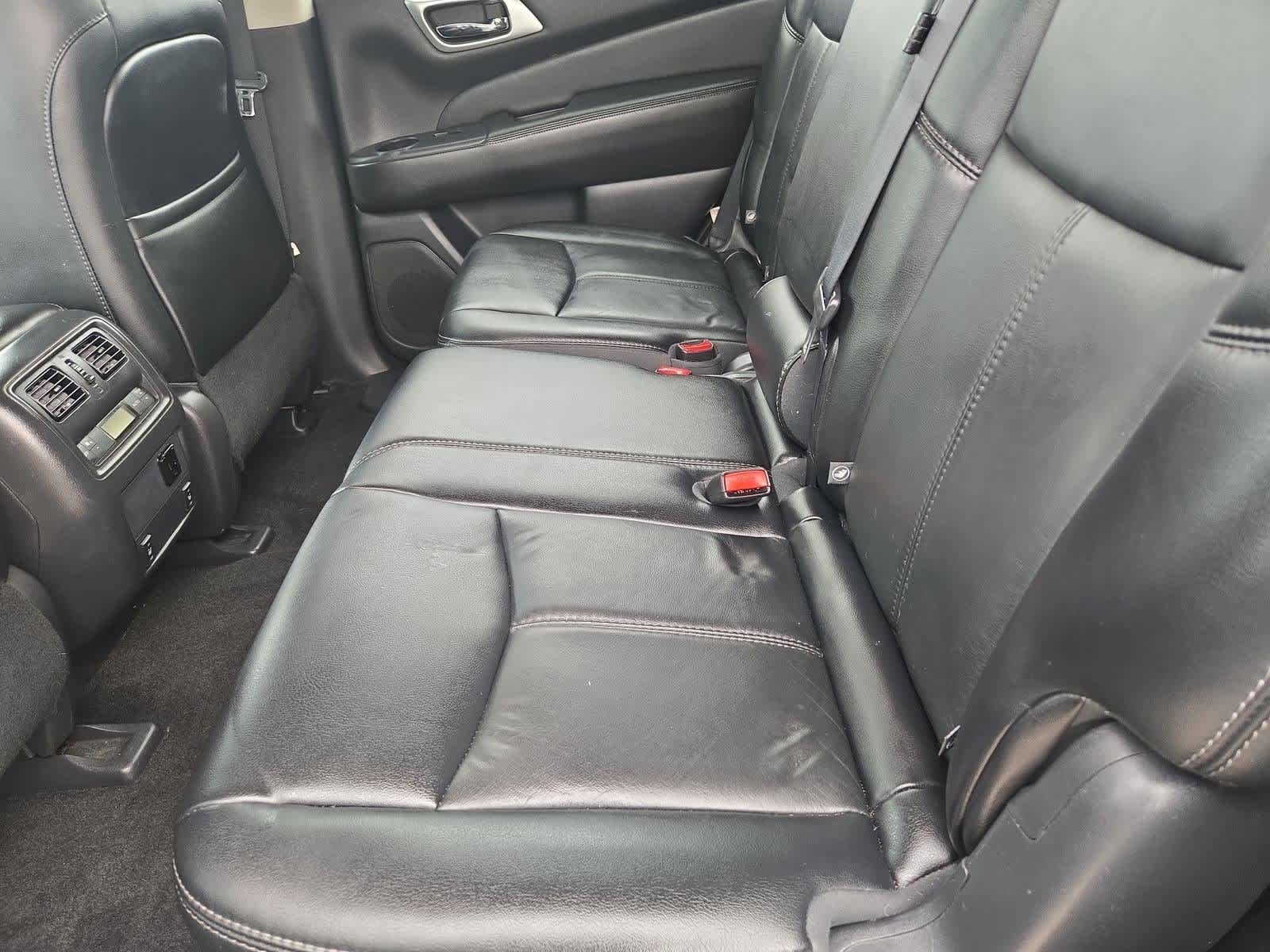 Thumbnail: 2015 Nissan Pathfinder - 18