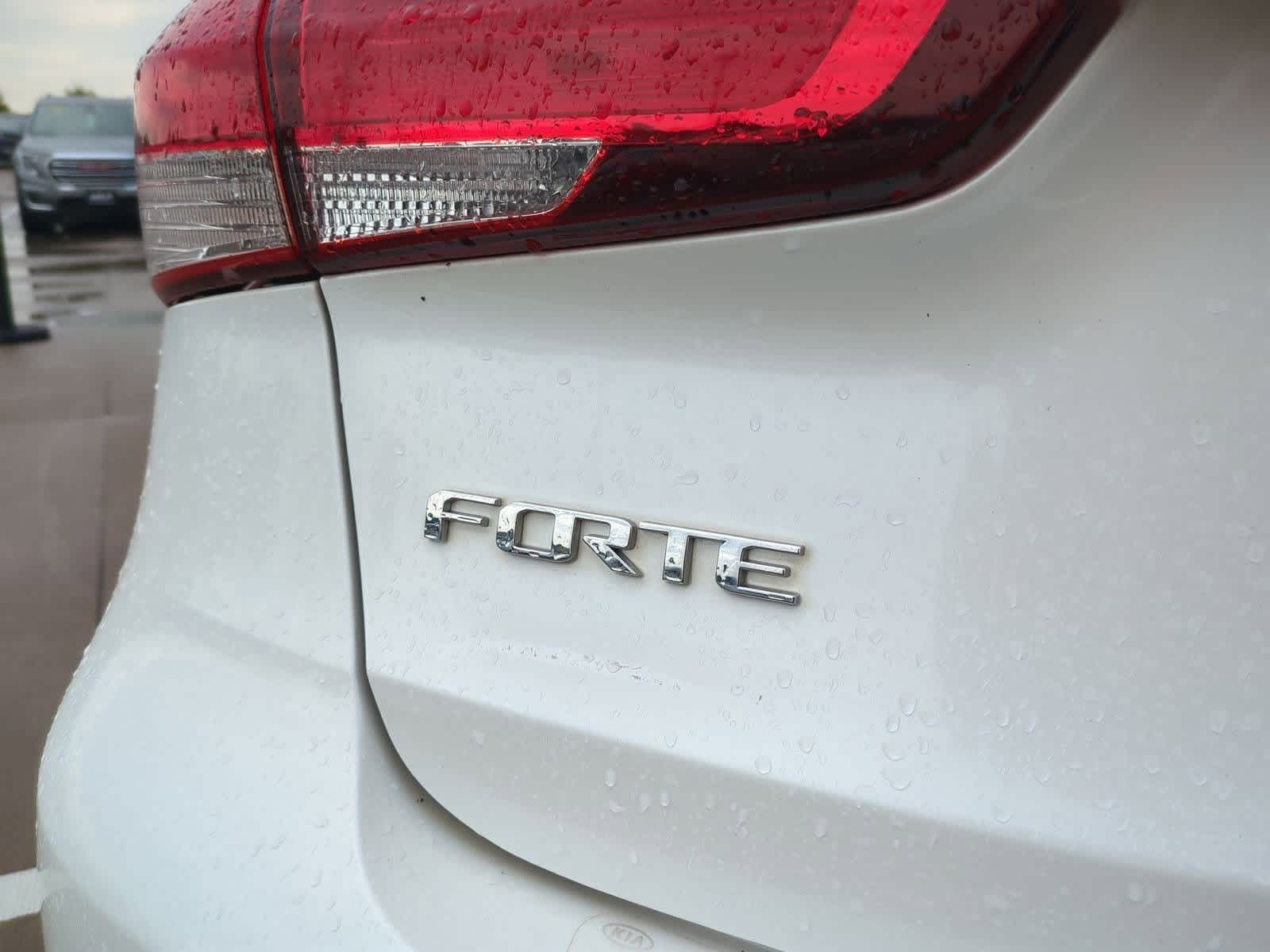 Thumbnail: 2017 Kia Forte - 11