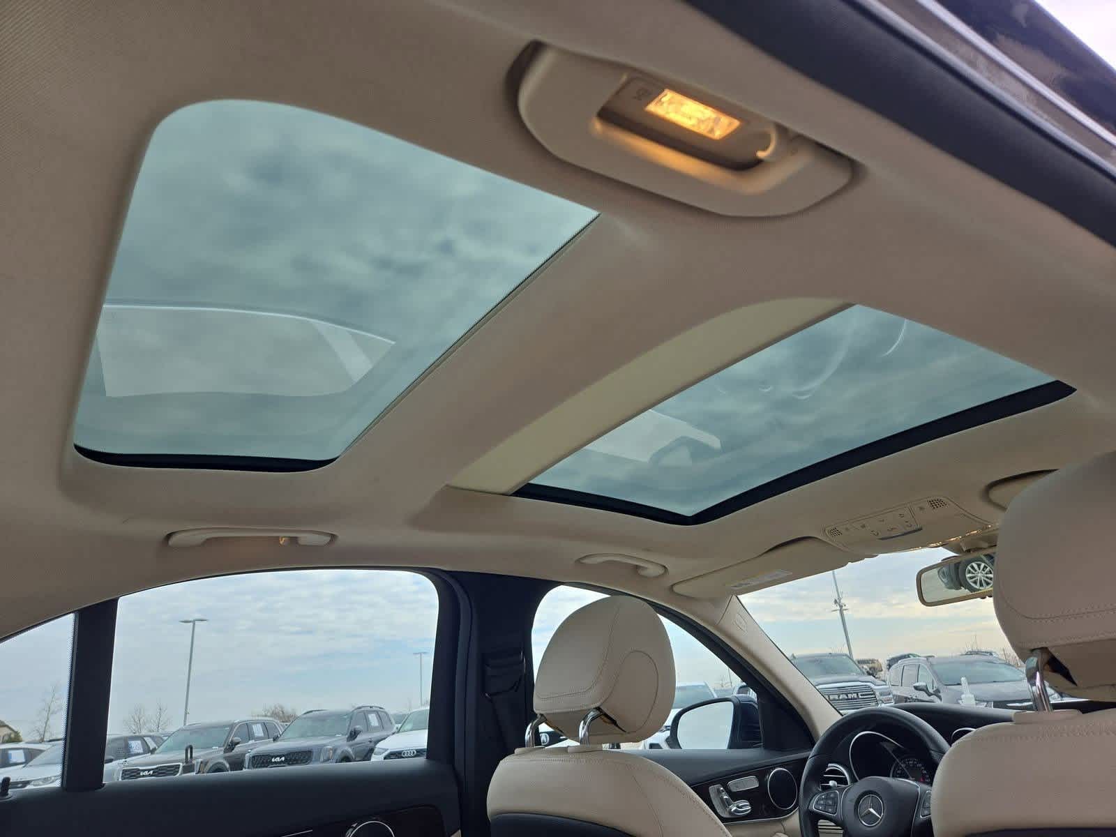 Thumbnail: 2015 Mercedes-Benz C-Class - 21