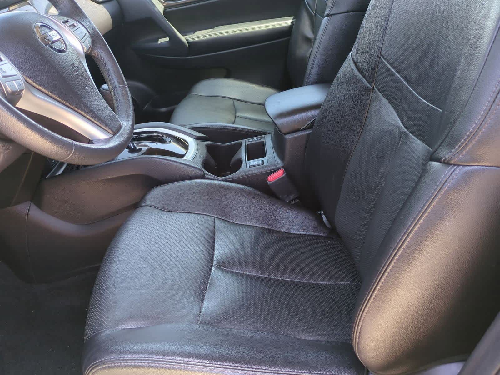 2016 Nissan Rogue SL 16