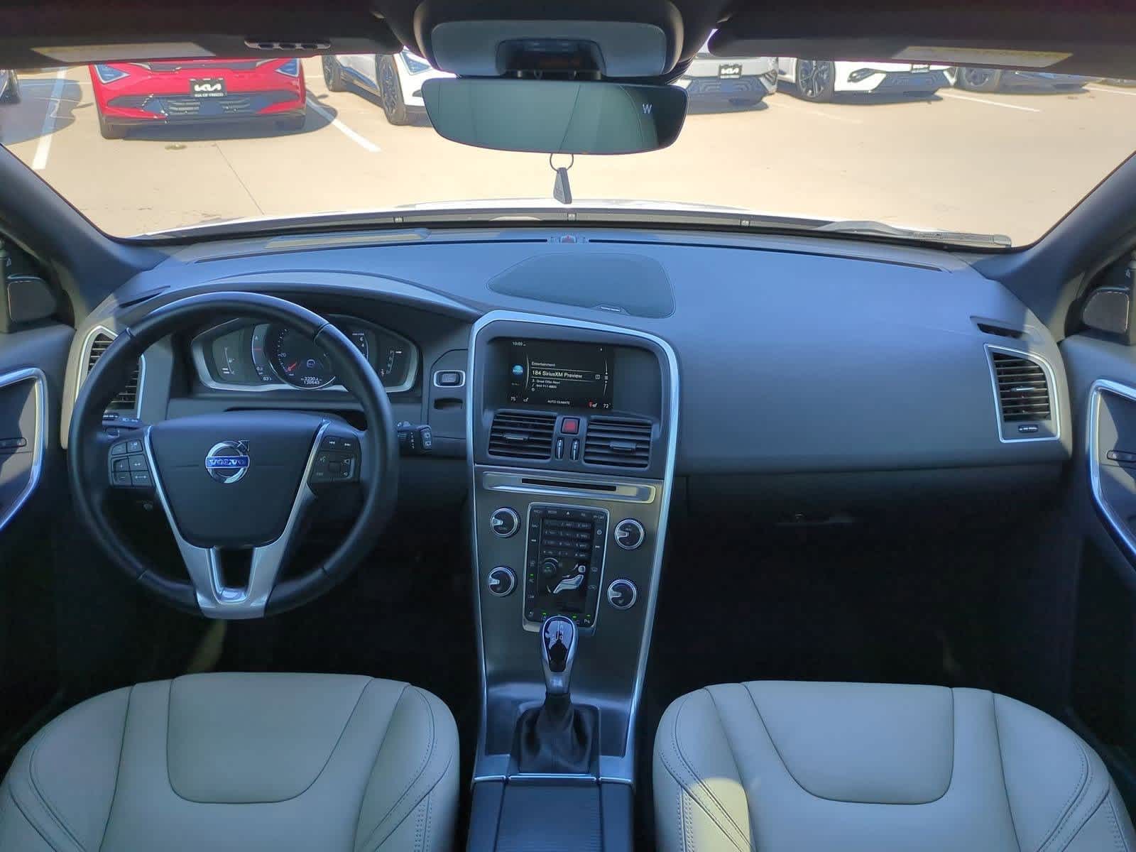 Thumbnail: 2016 Volvo XC60 - 14
