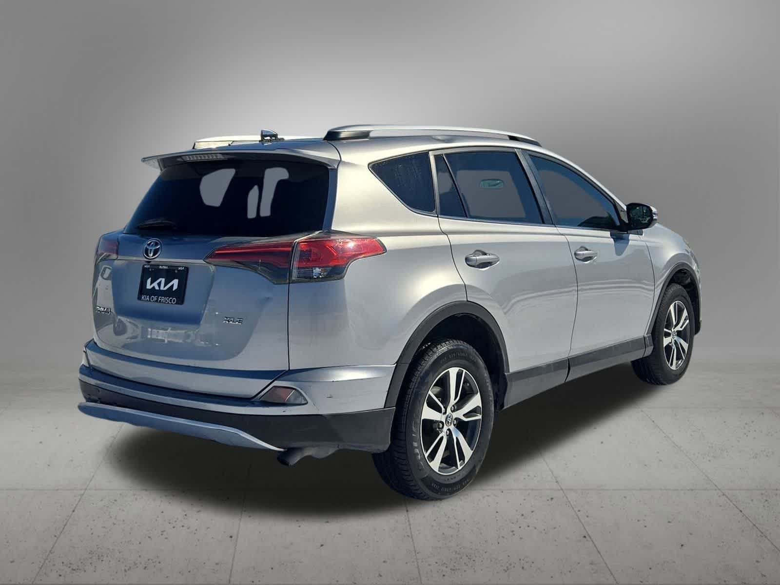 Thumbnail: 2016 Toyota RAV4 - 6