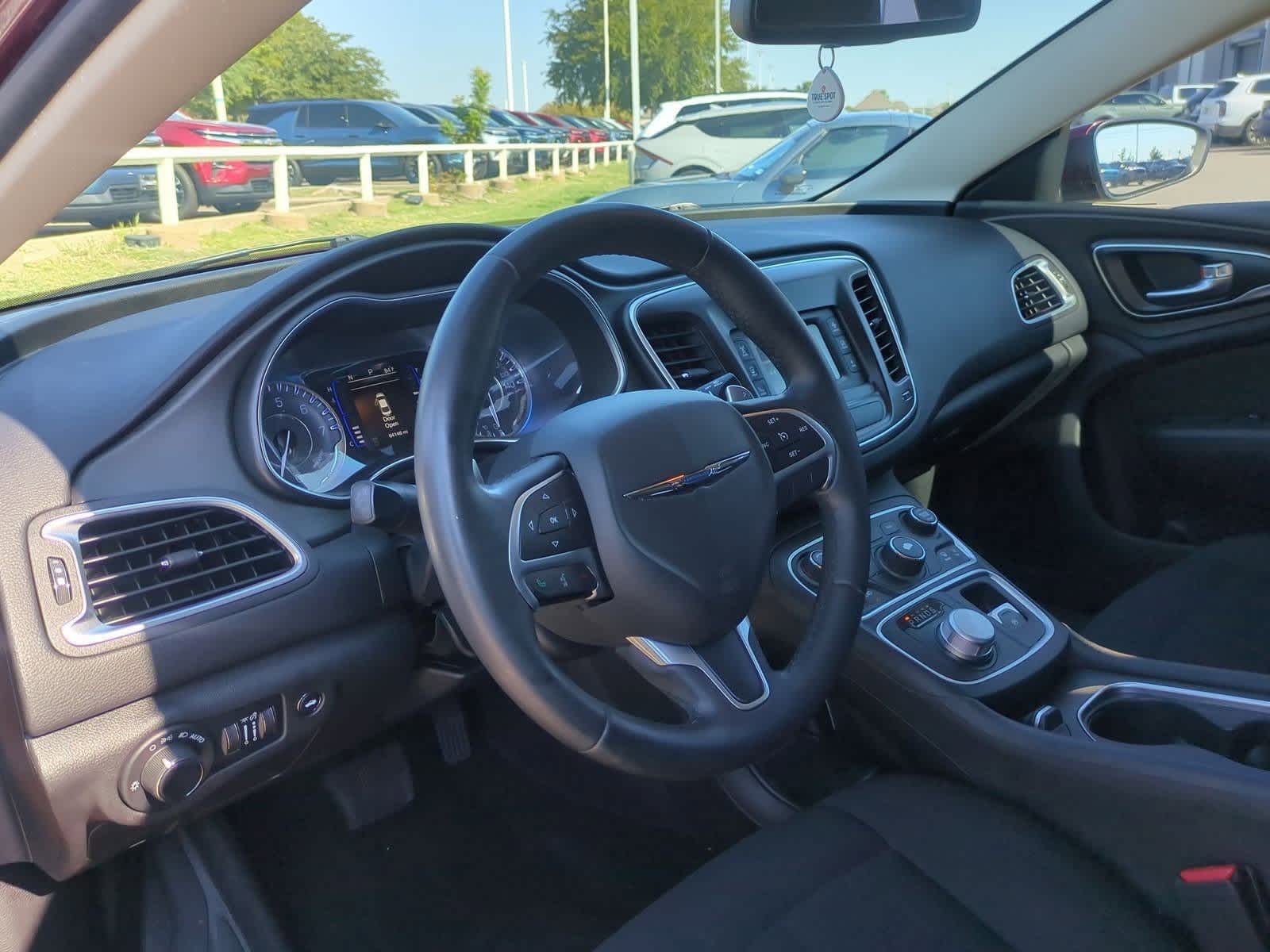2016 Chrysler 200 Limited photo 2