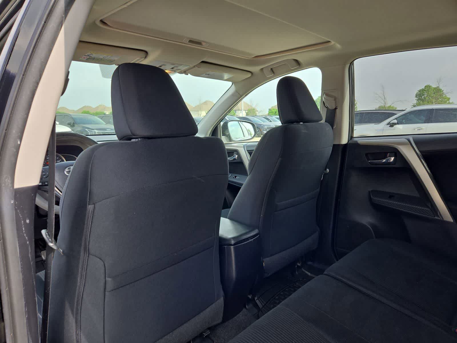 Thumbnail: 2015 Toyota RAV4 - 17