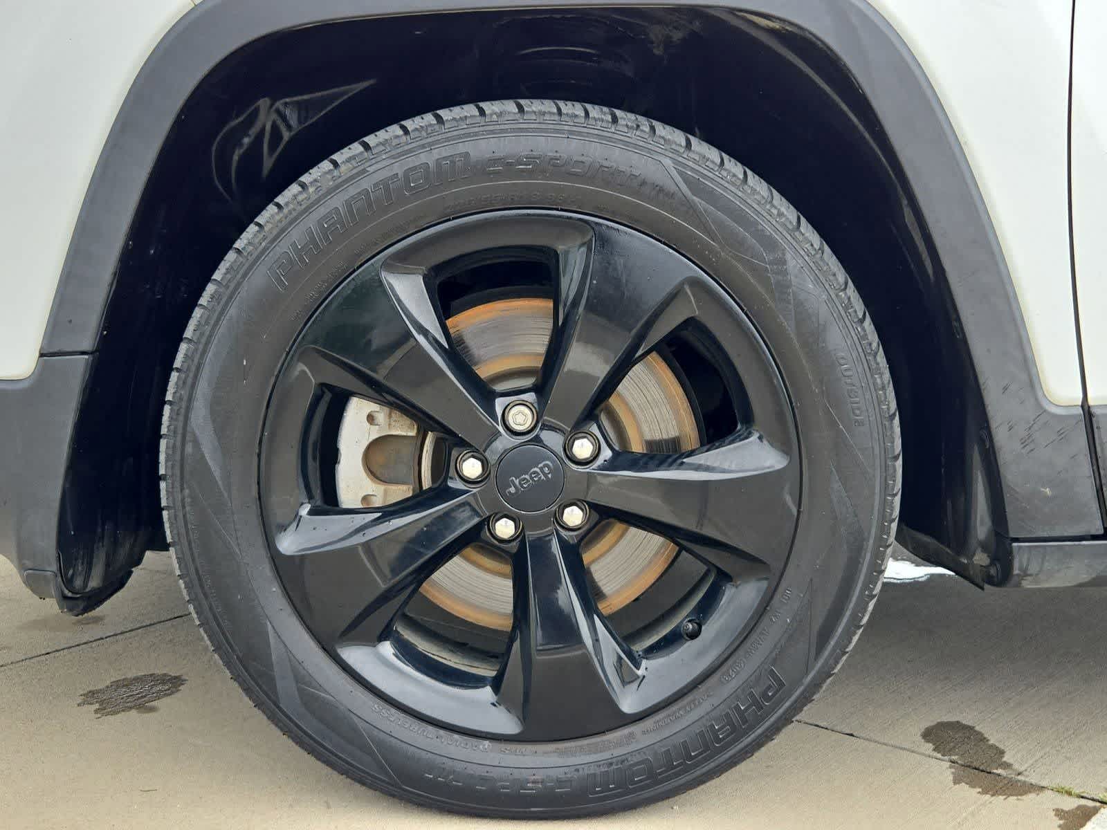 Thumbnail: 2017 Jeep Cherokee - 13
